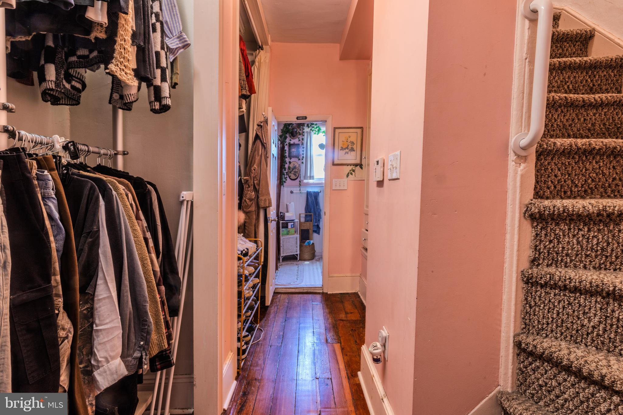 QUEEN VILLAGE - Residential