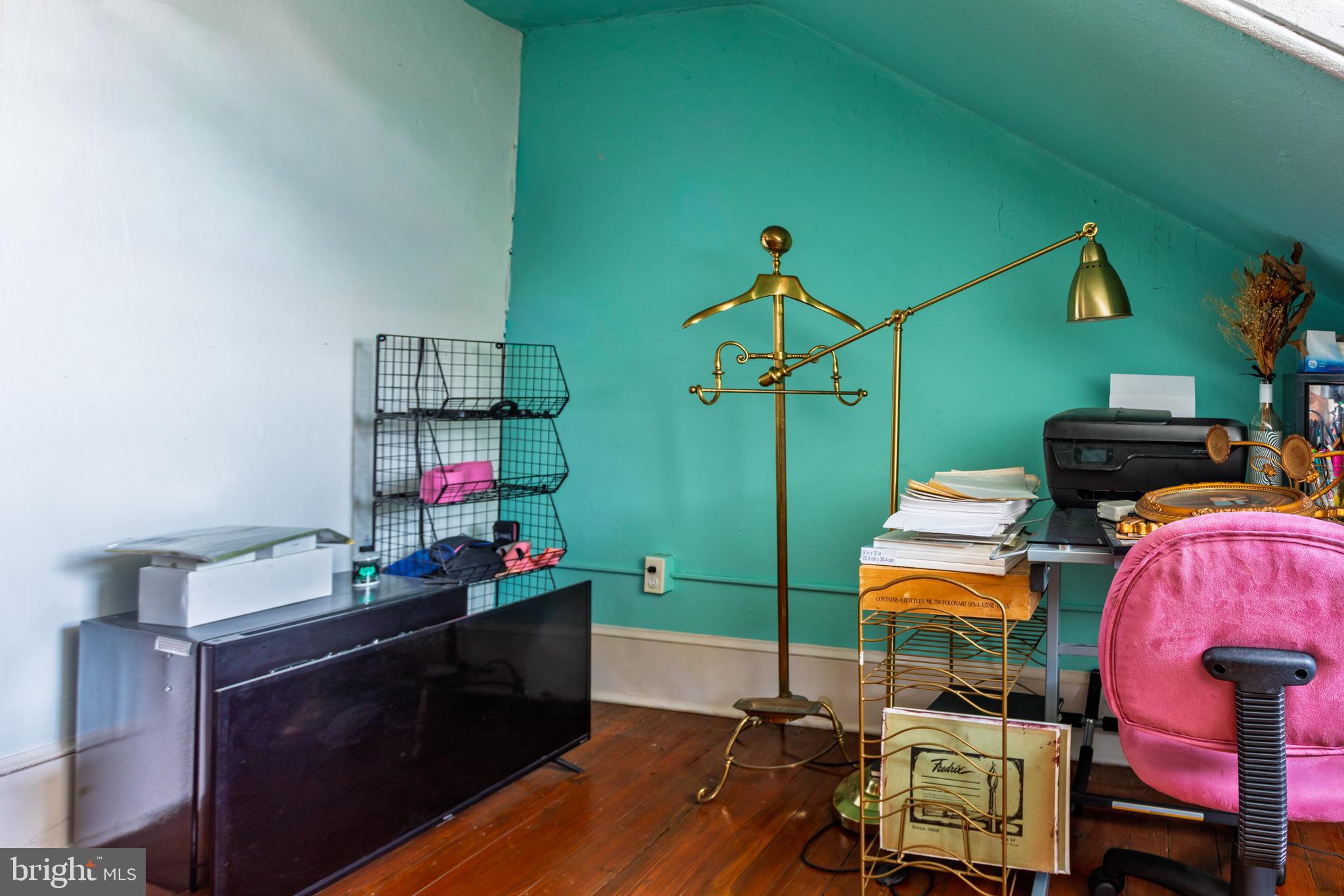 QUEEN VILLAGE - Residential