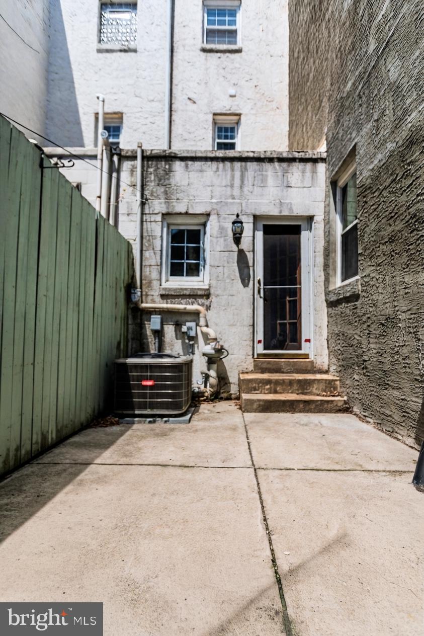 QUEEN VILLAGE - Residential