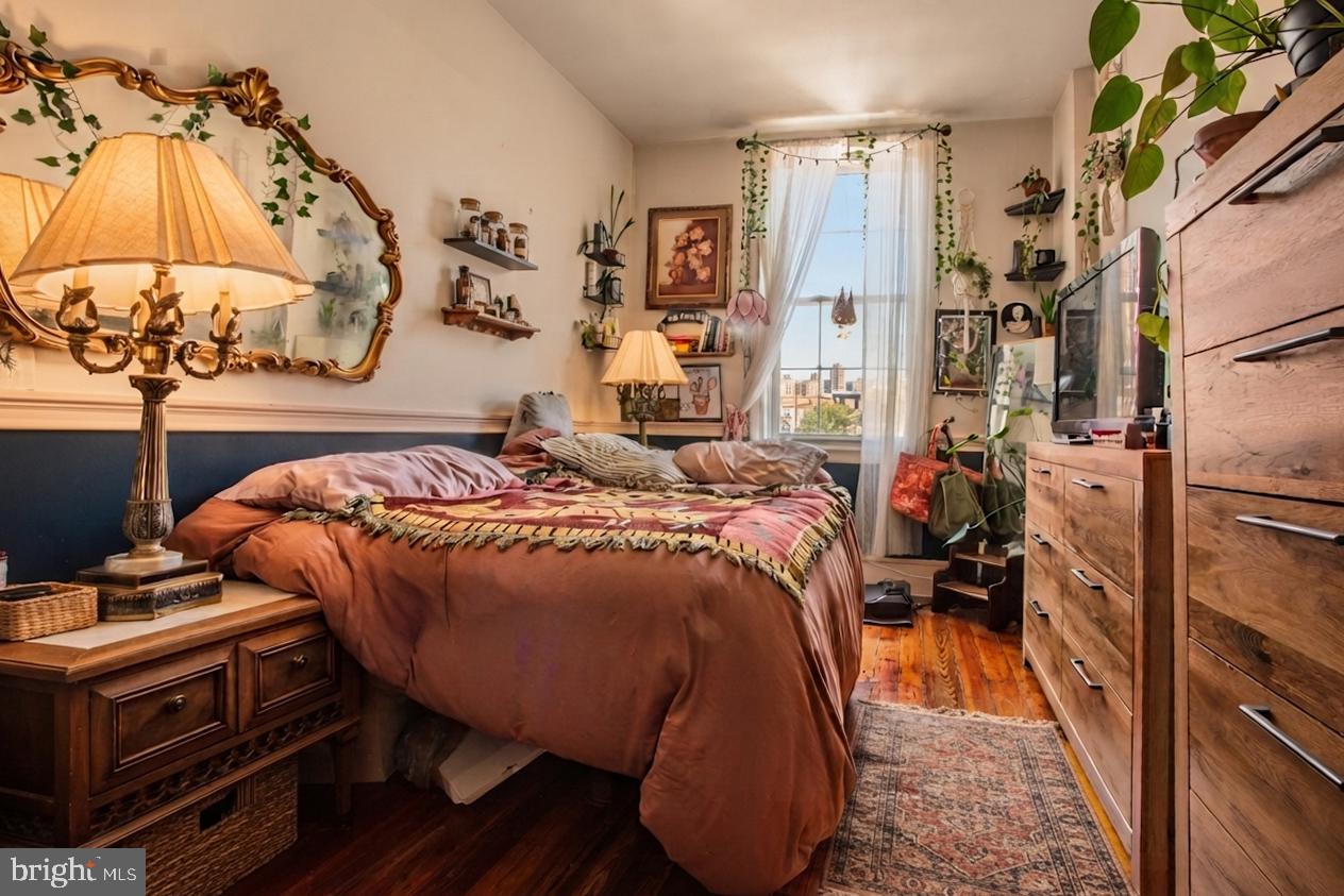 QUEEN VILLAGE - Residential