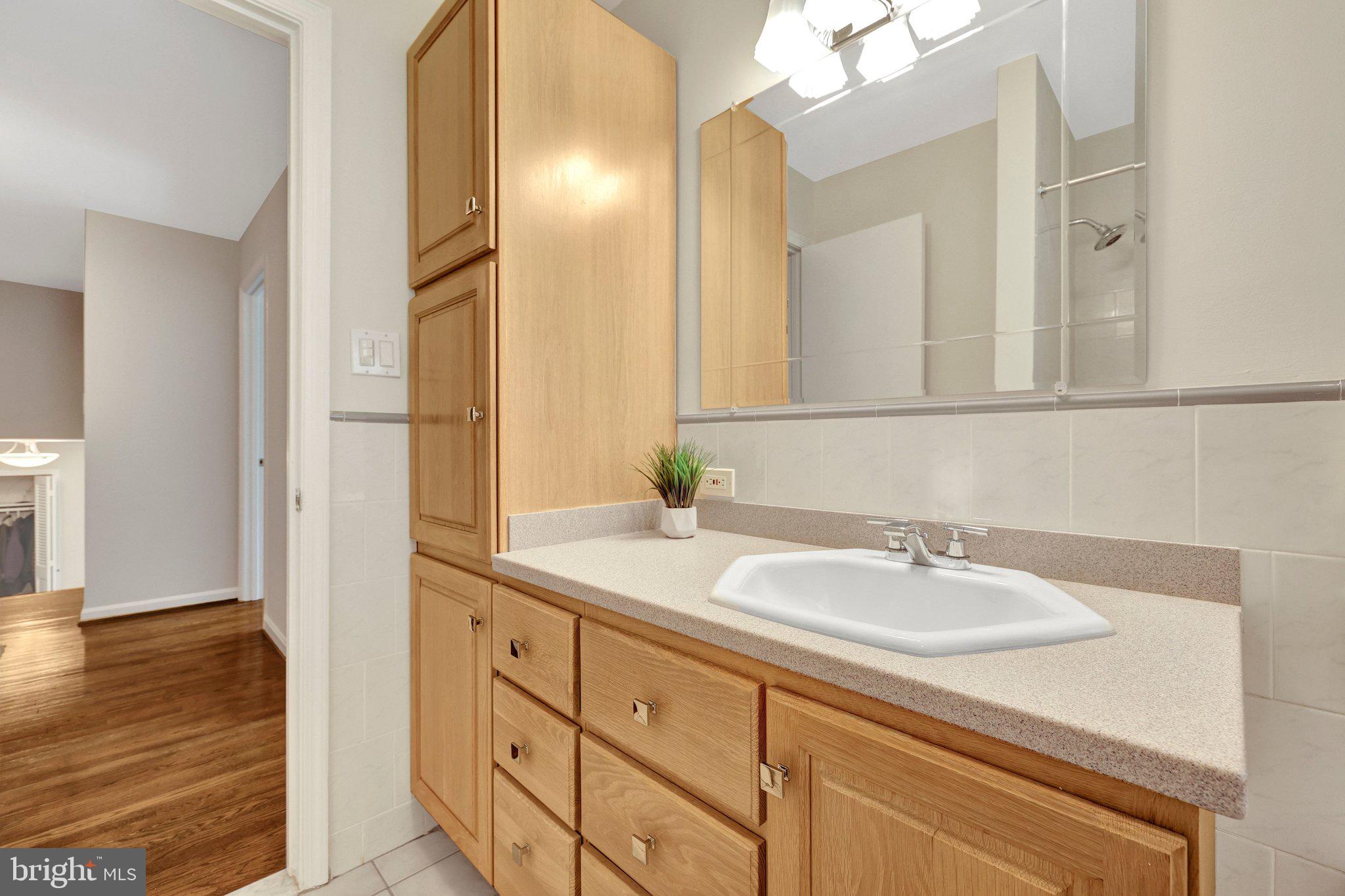 SHOUSE VILLAGE - Residential
