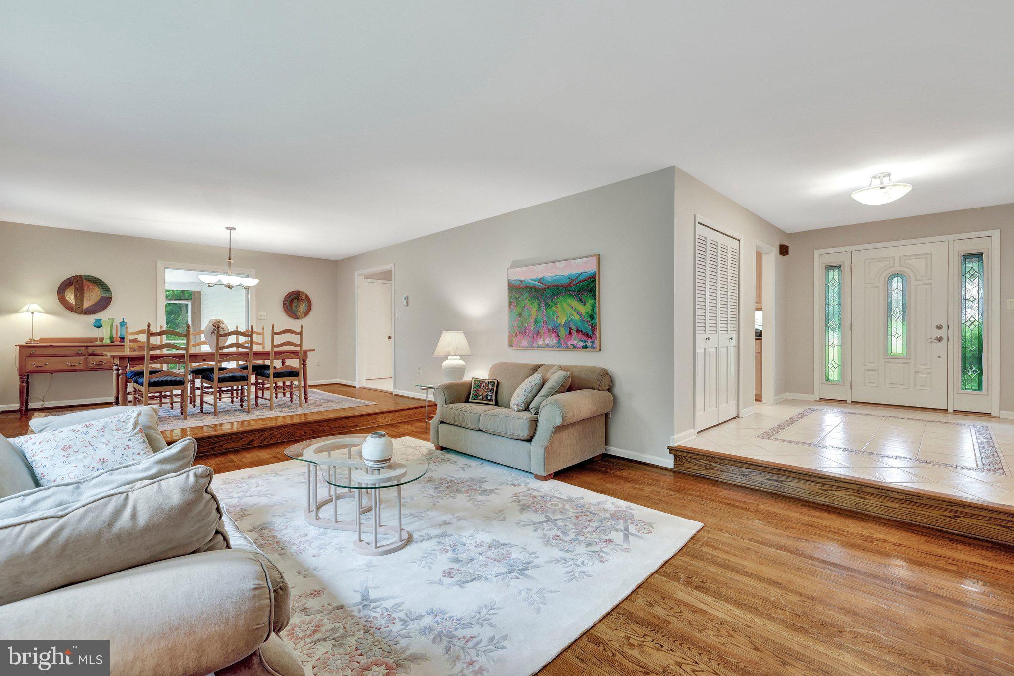 SHOUSE VILLAGE - Residential