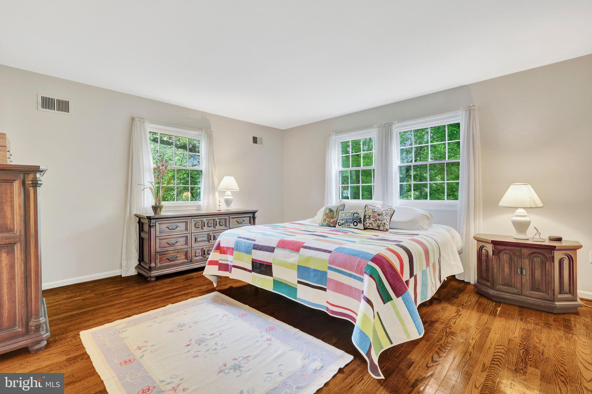 SHOUSE VILLAGE - Residential