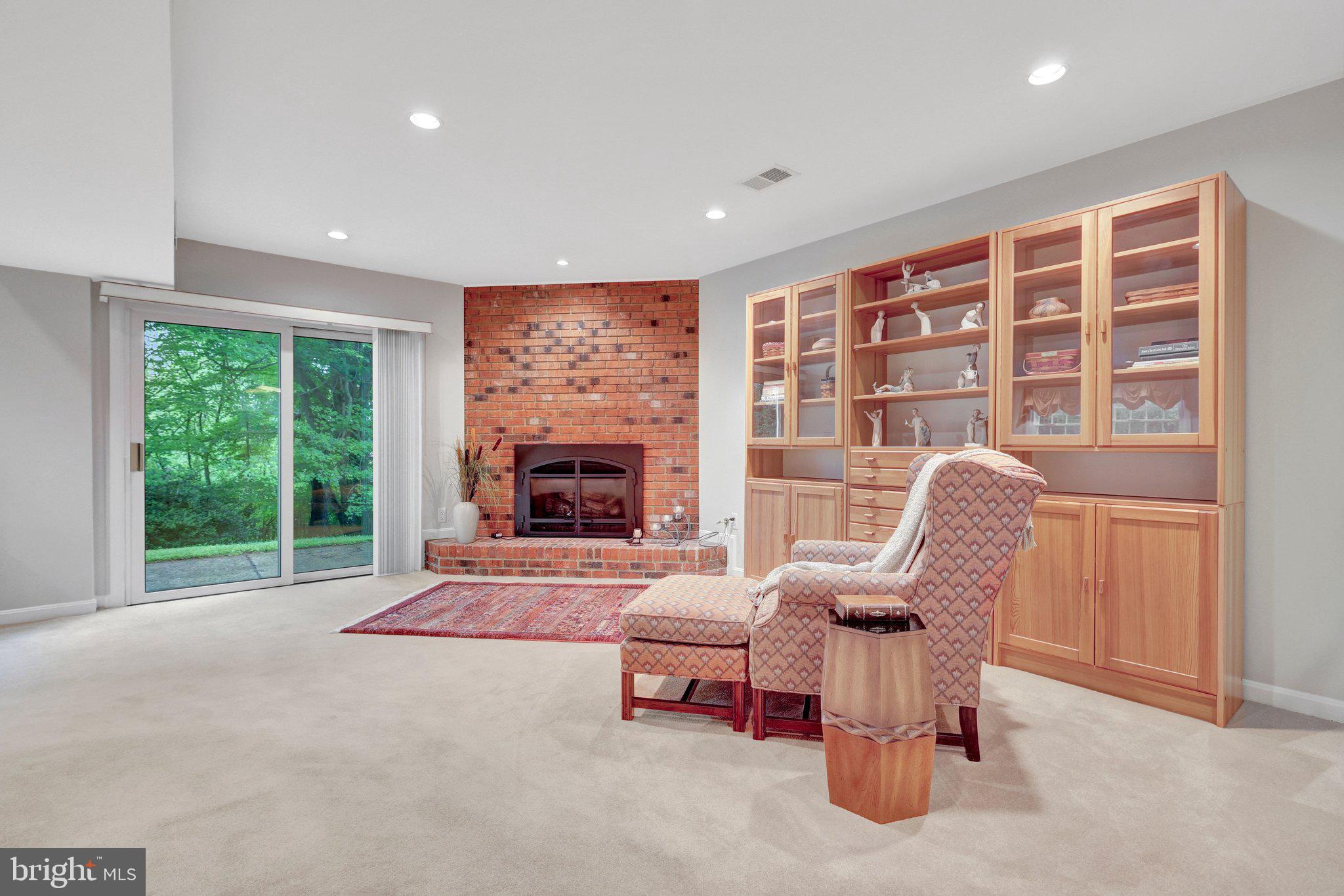 SHOUSE VILLAGE - Residential