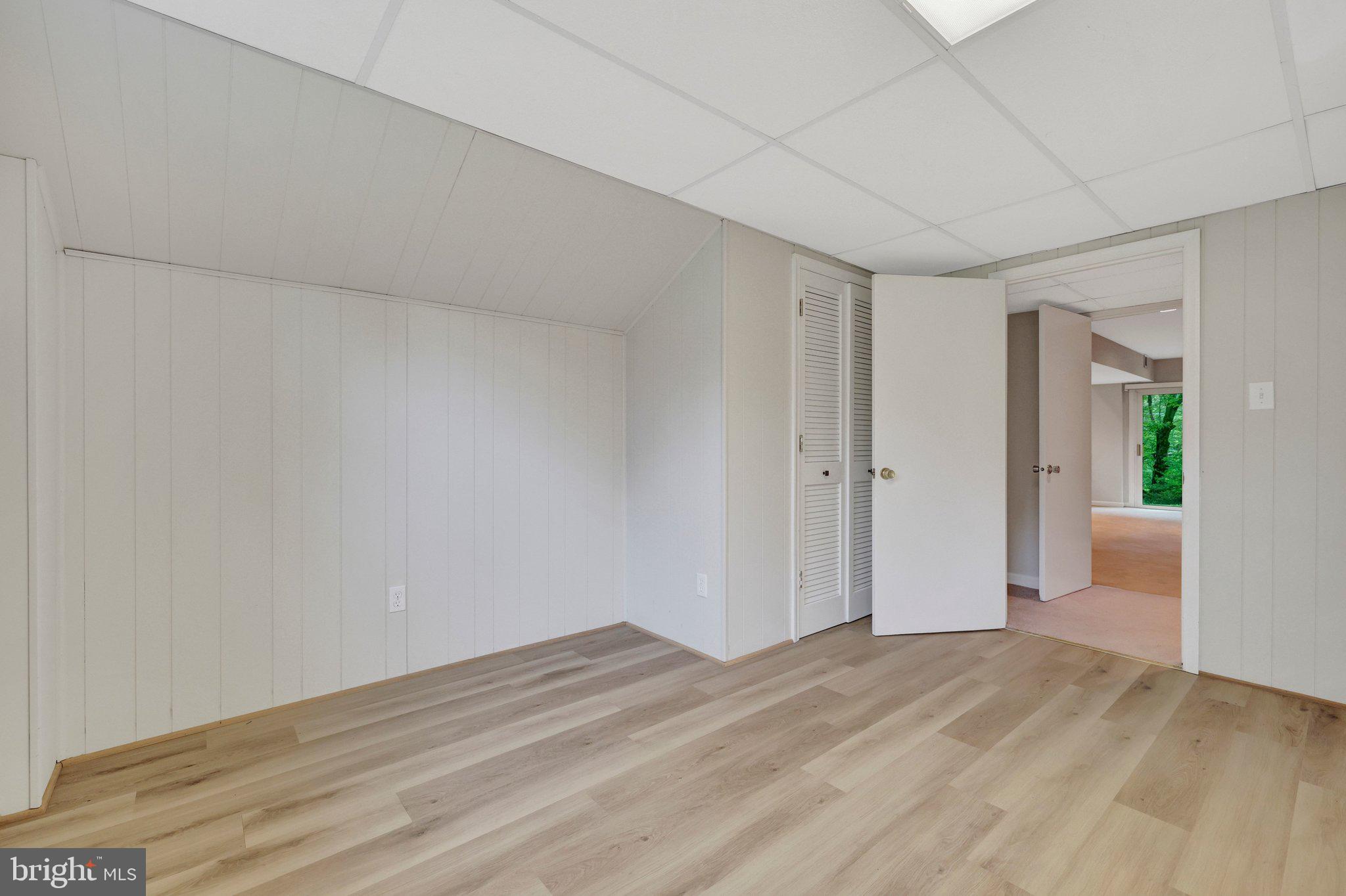 SHOUSE VILLAGE - Residential