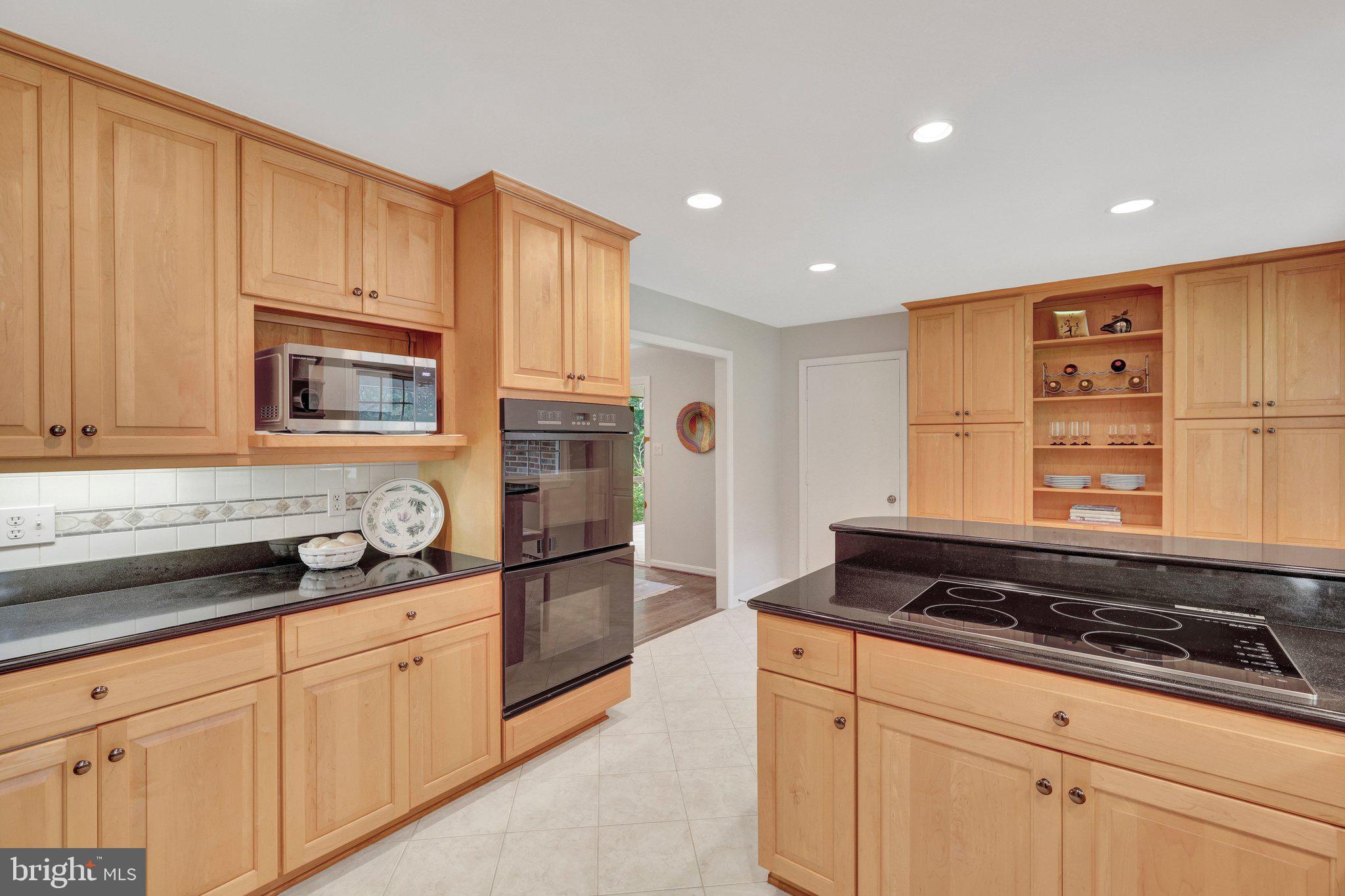 SHOUSE VILLAGE - Residential