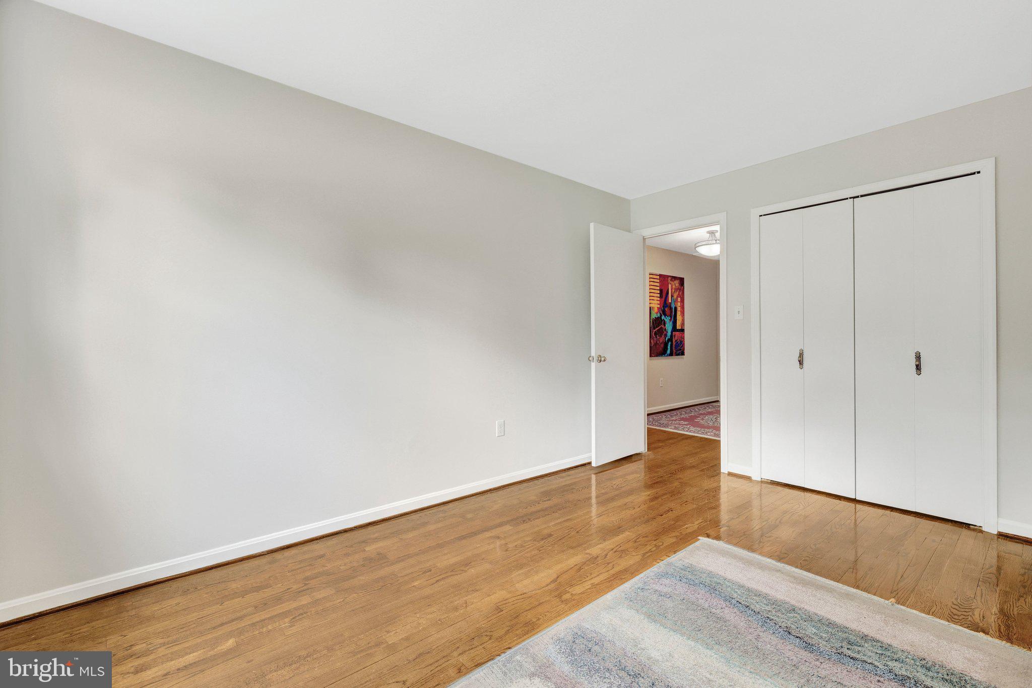 SHOUSE VILLAGE - Residential