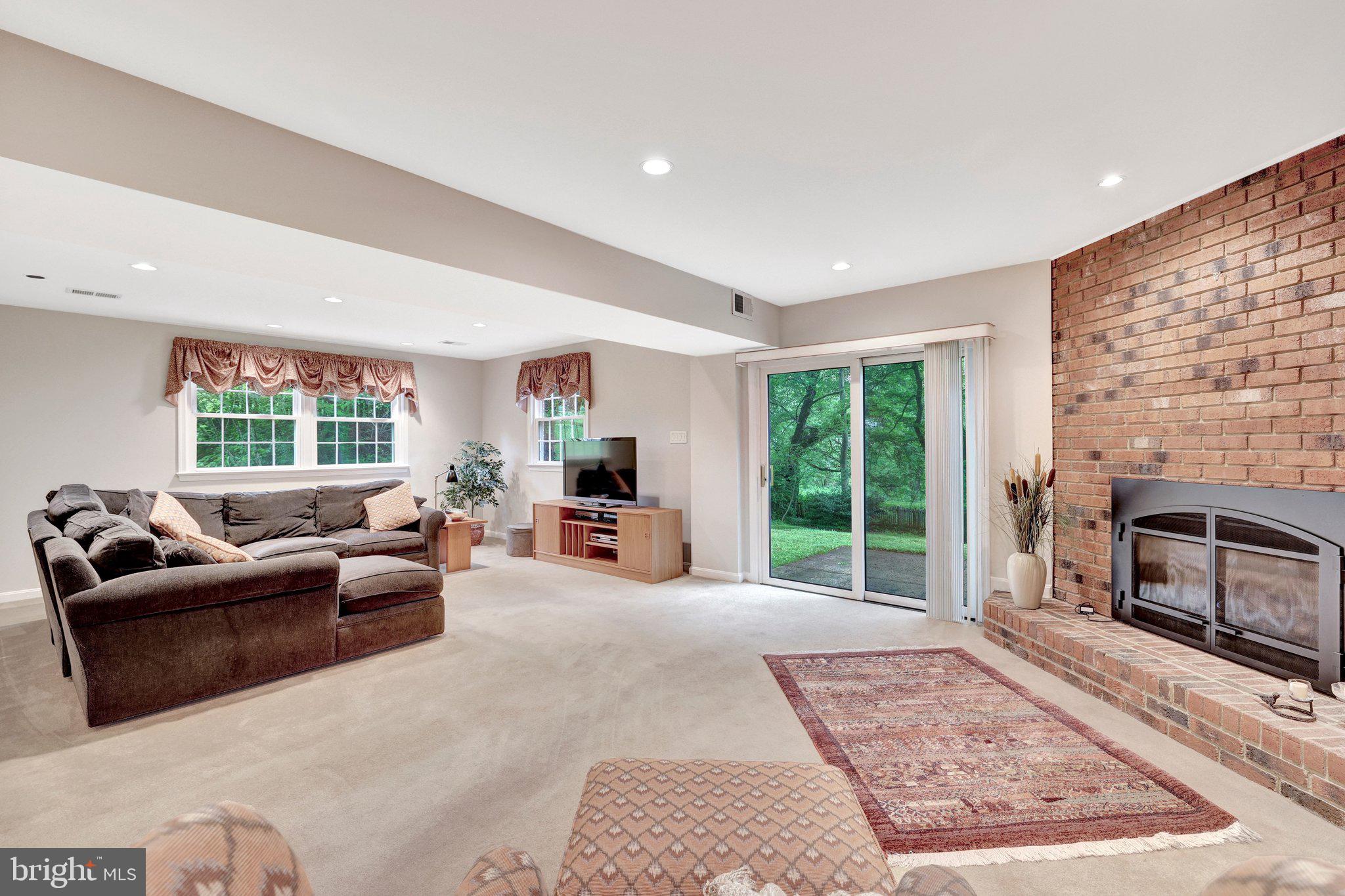 SHOUSE VILLAGE - Residential