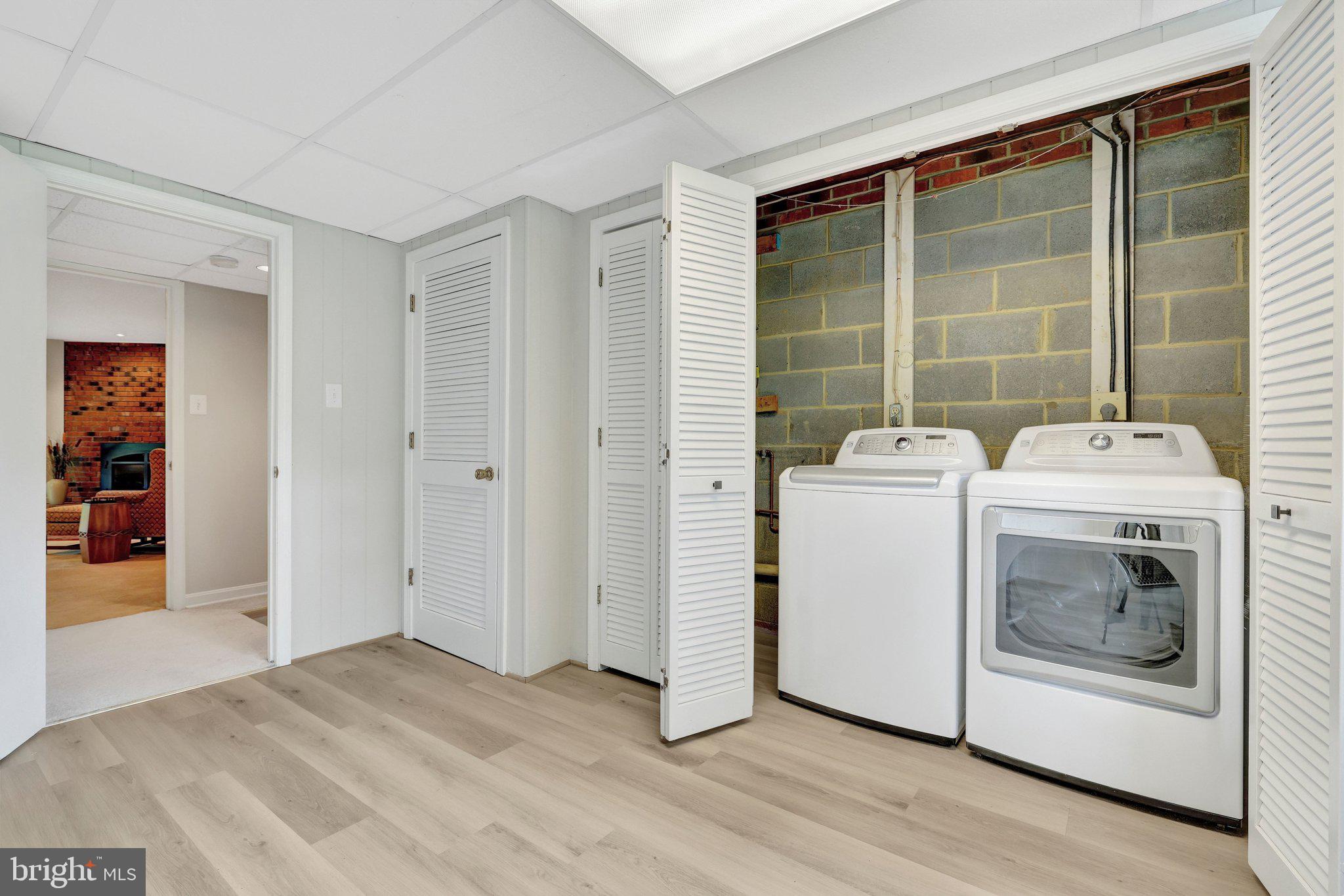 SHOUSE VILLAGE - Residential