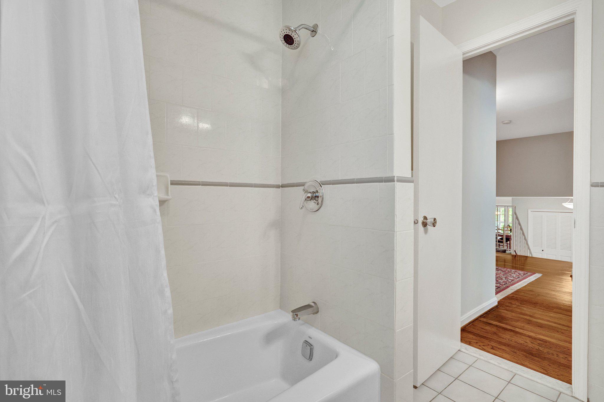 SHOUSE VILLAGE - Residential