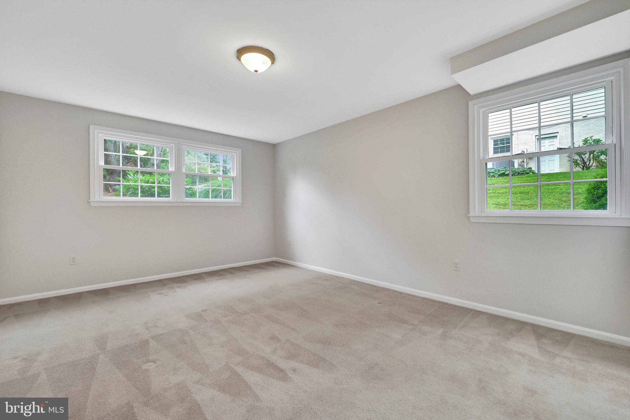 SHOUSE VILLAGE - Residential