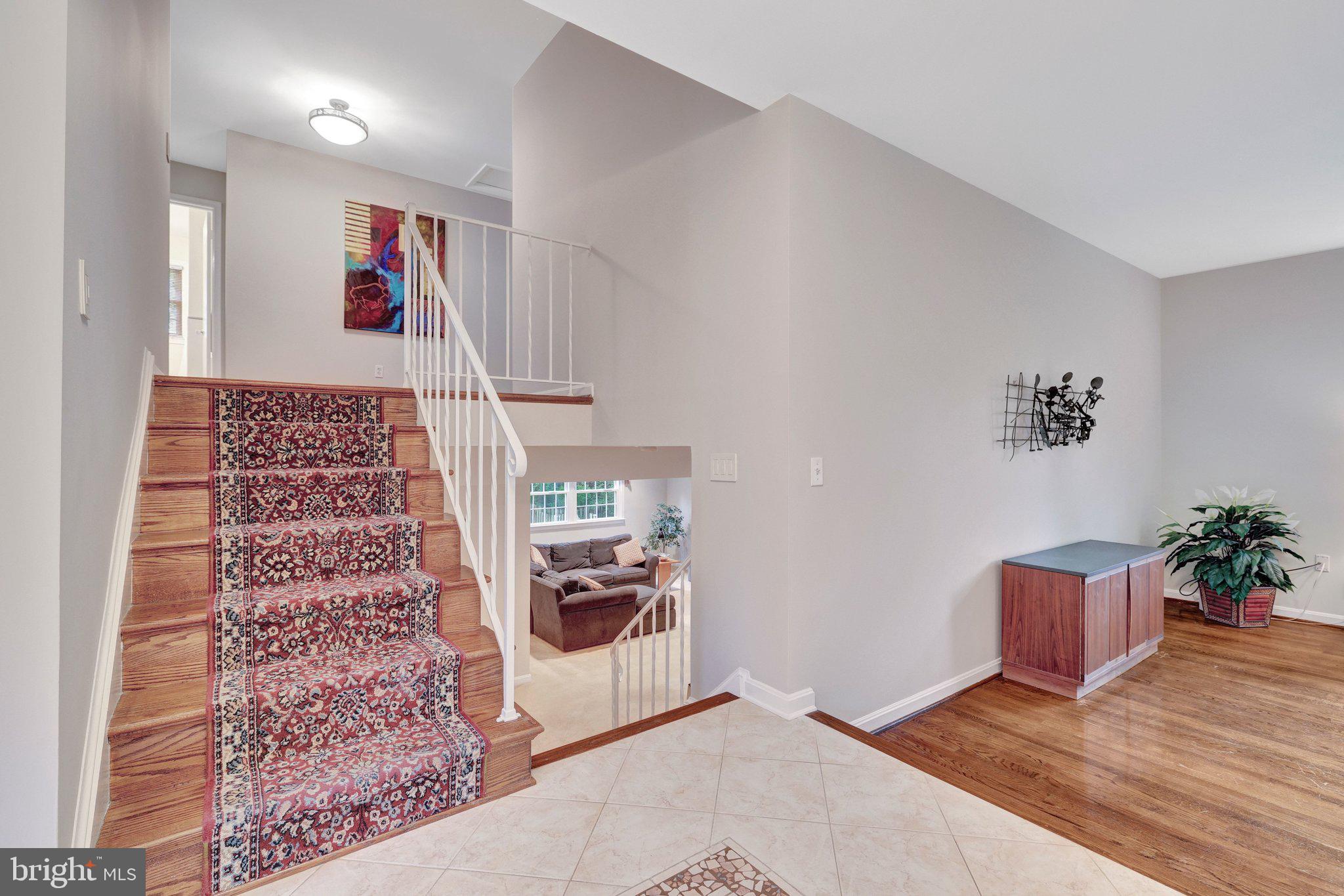 SHOUSE VILLAGE - Residential