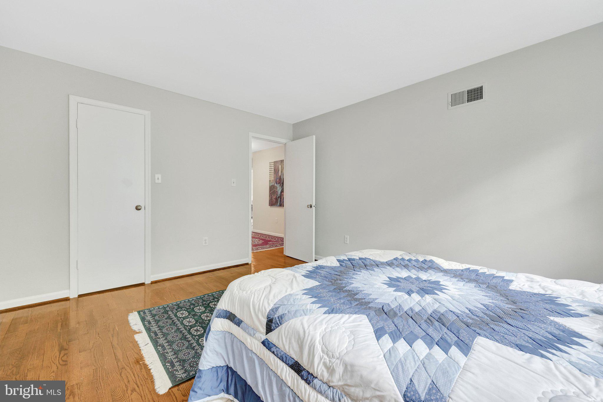 SHOUSE VILLAGE - Residential