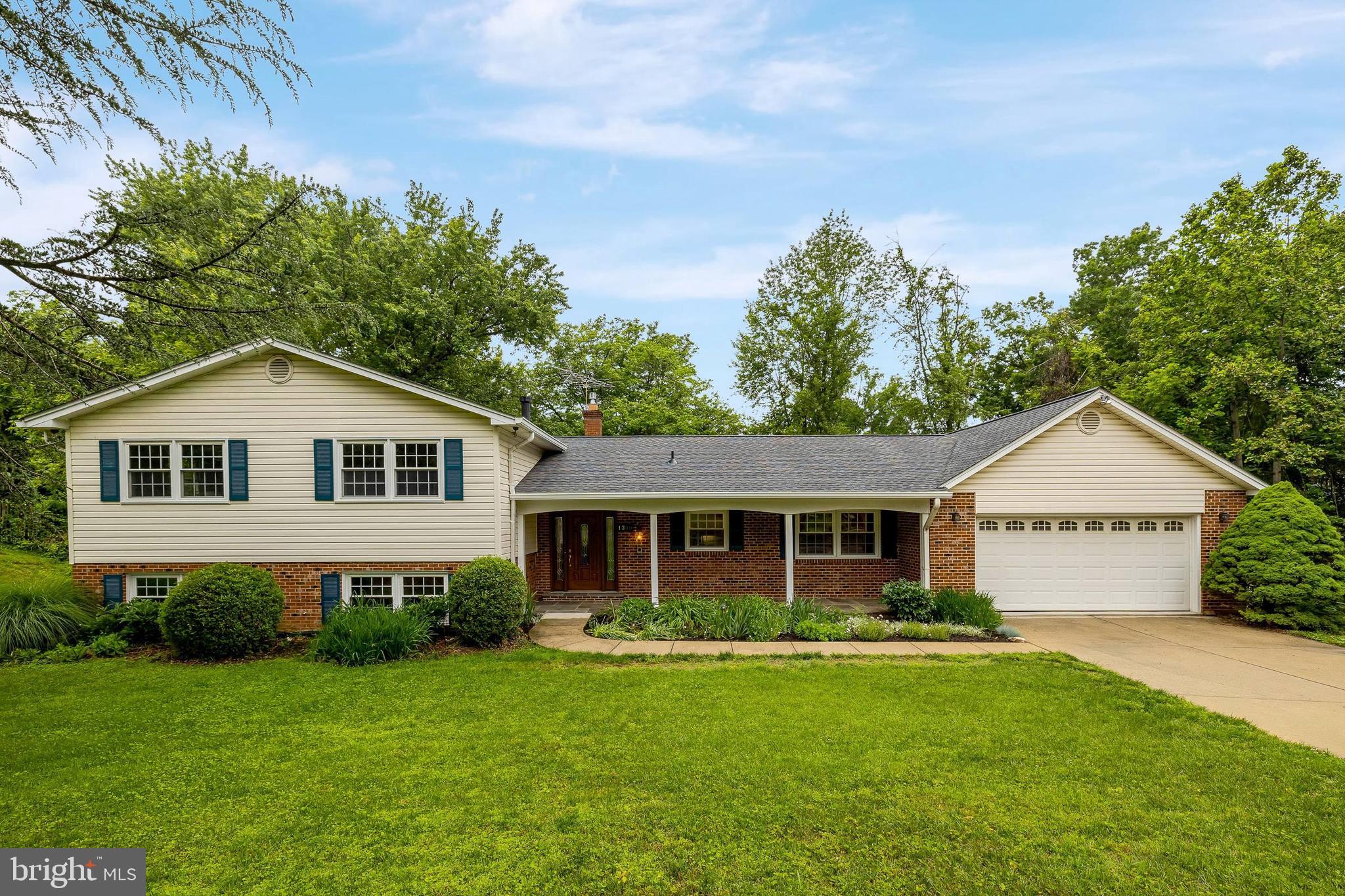 SHOUSE VILLAGE - Residential