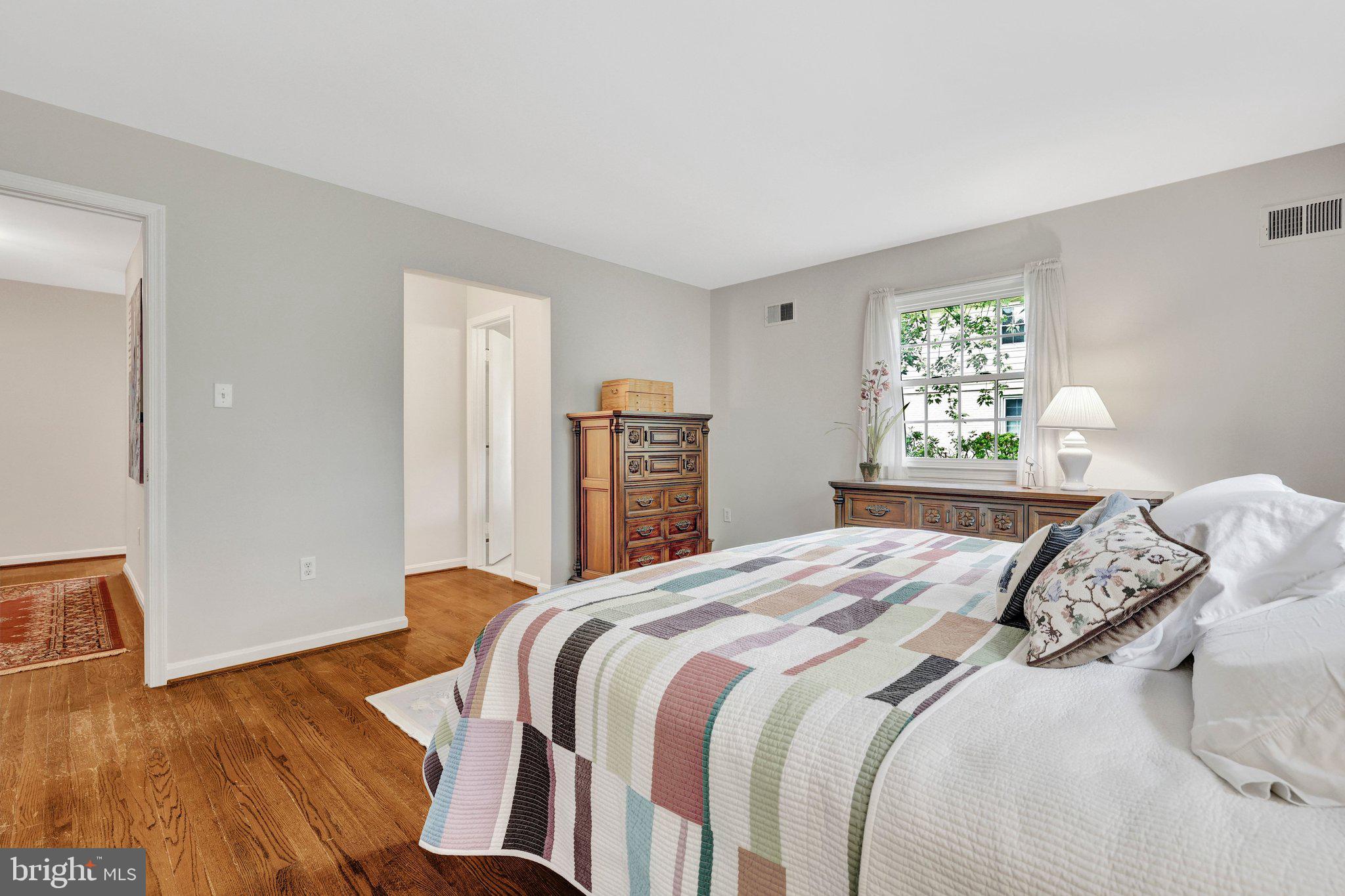 SHOUSE VILLAGE - Residential