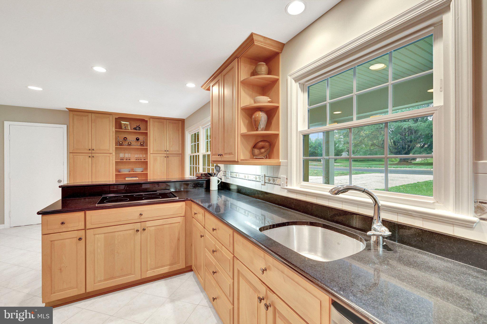 SHOUSE VILLAGE - Residential
