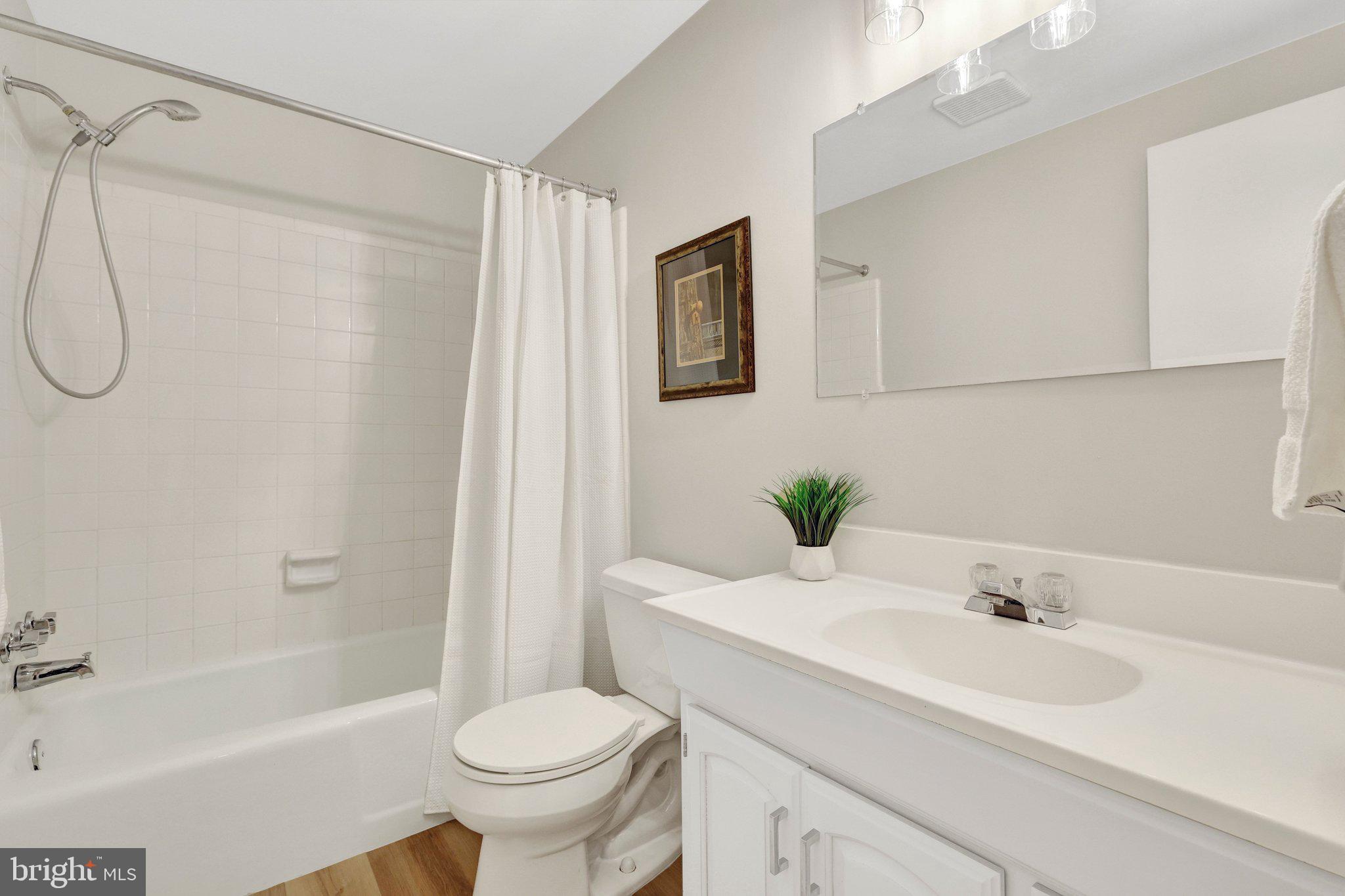 SHOUSE VILLAGE - Residential