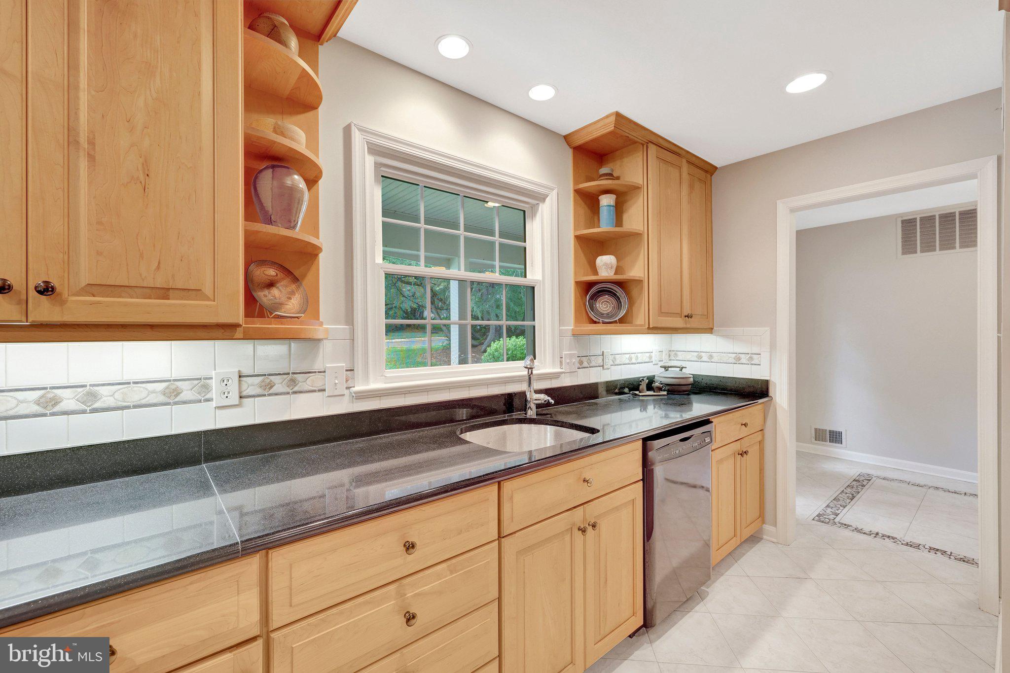 SHOUSE VILLAGE - Residential