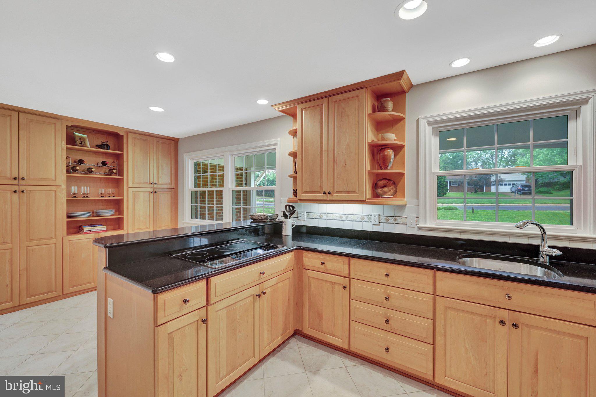 SHOUSE VILLAGE - Residential