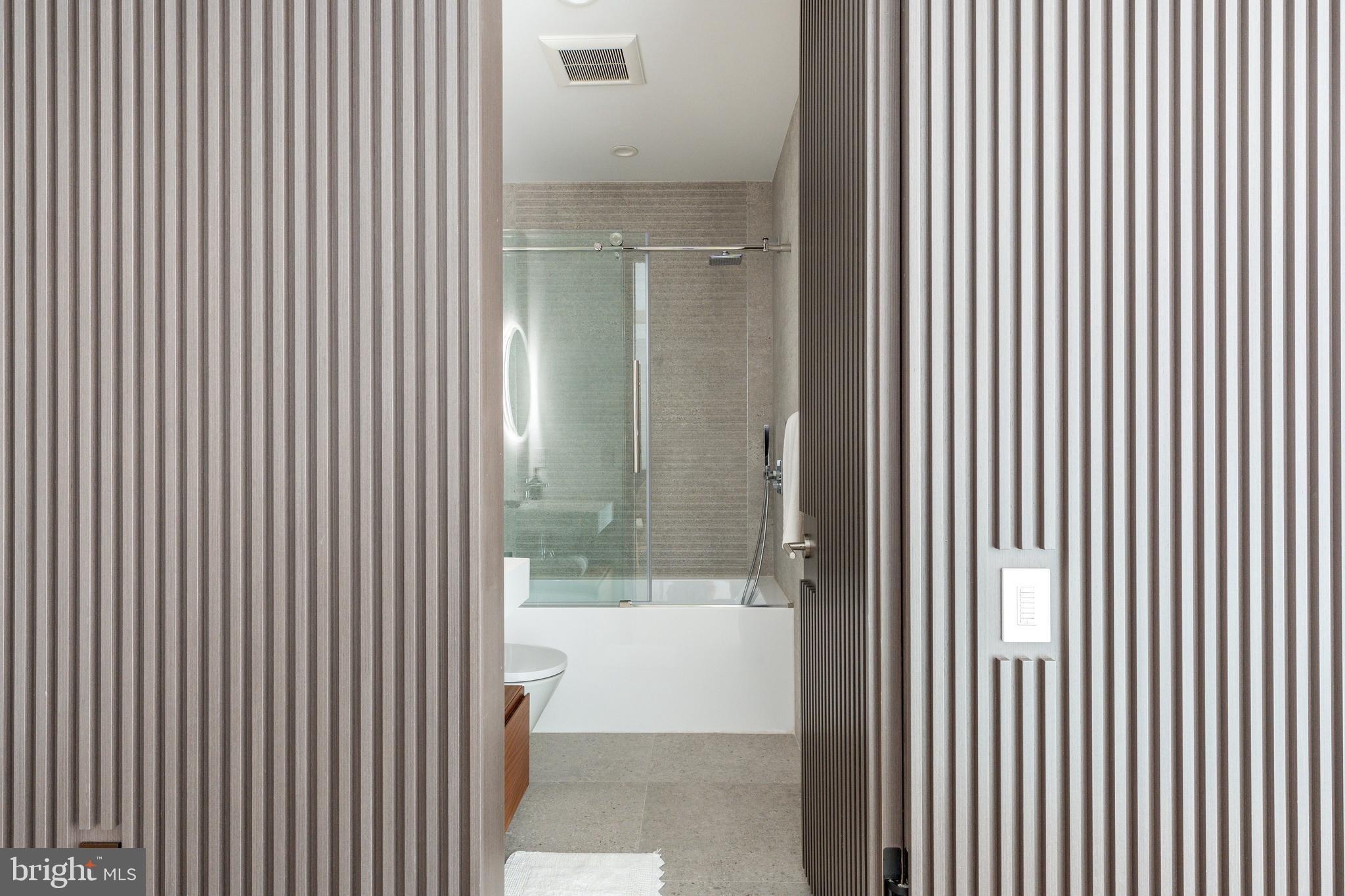 LOGAN SQUARE - Residential