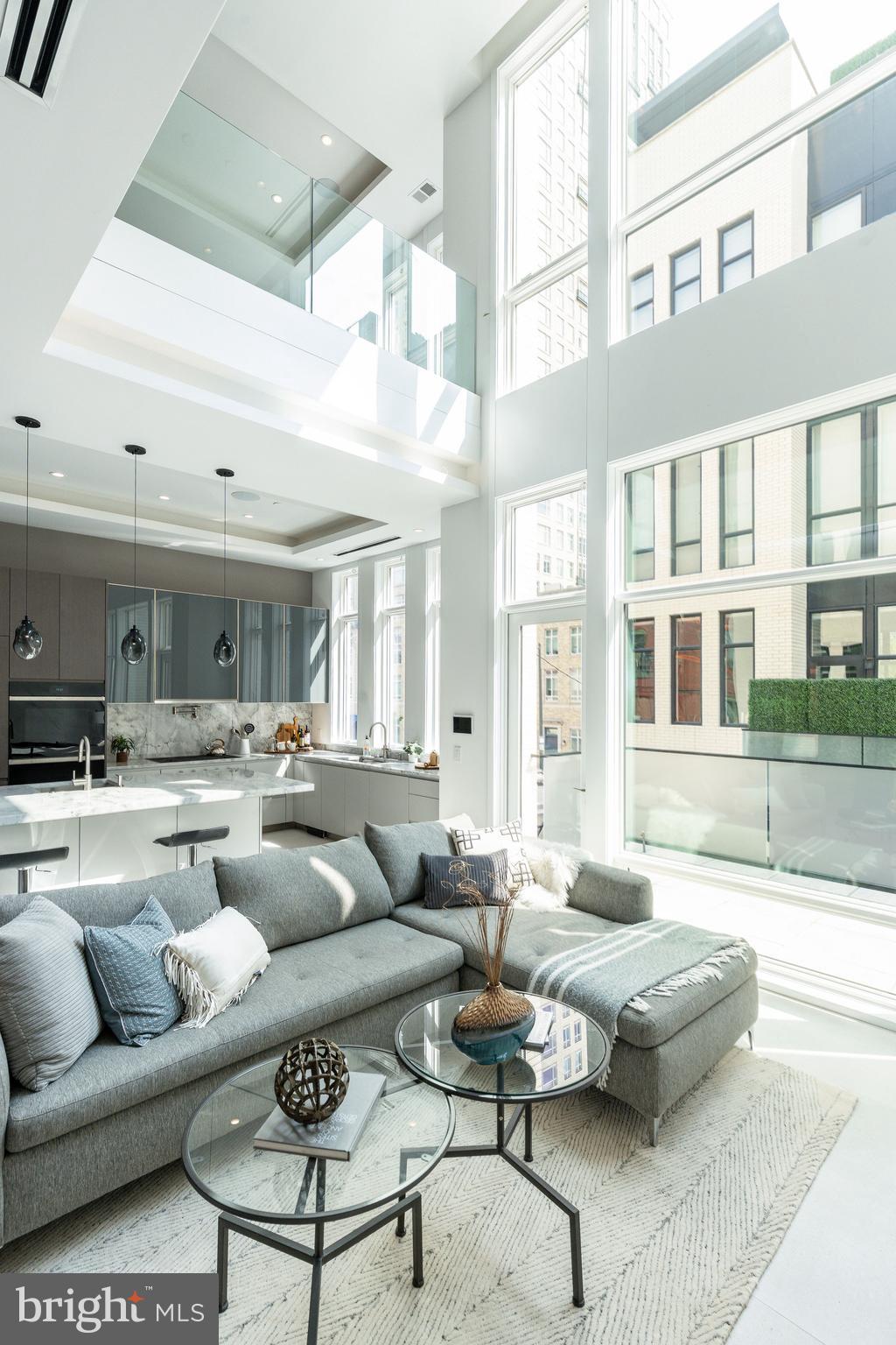 LOGAN SQUARE - Residential