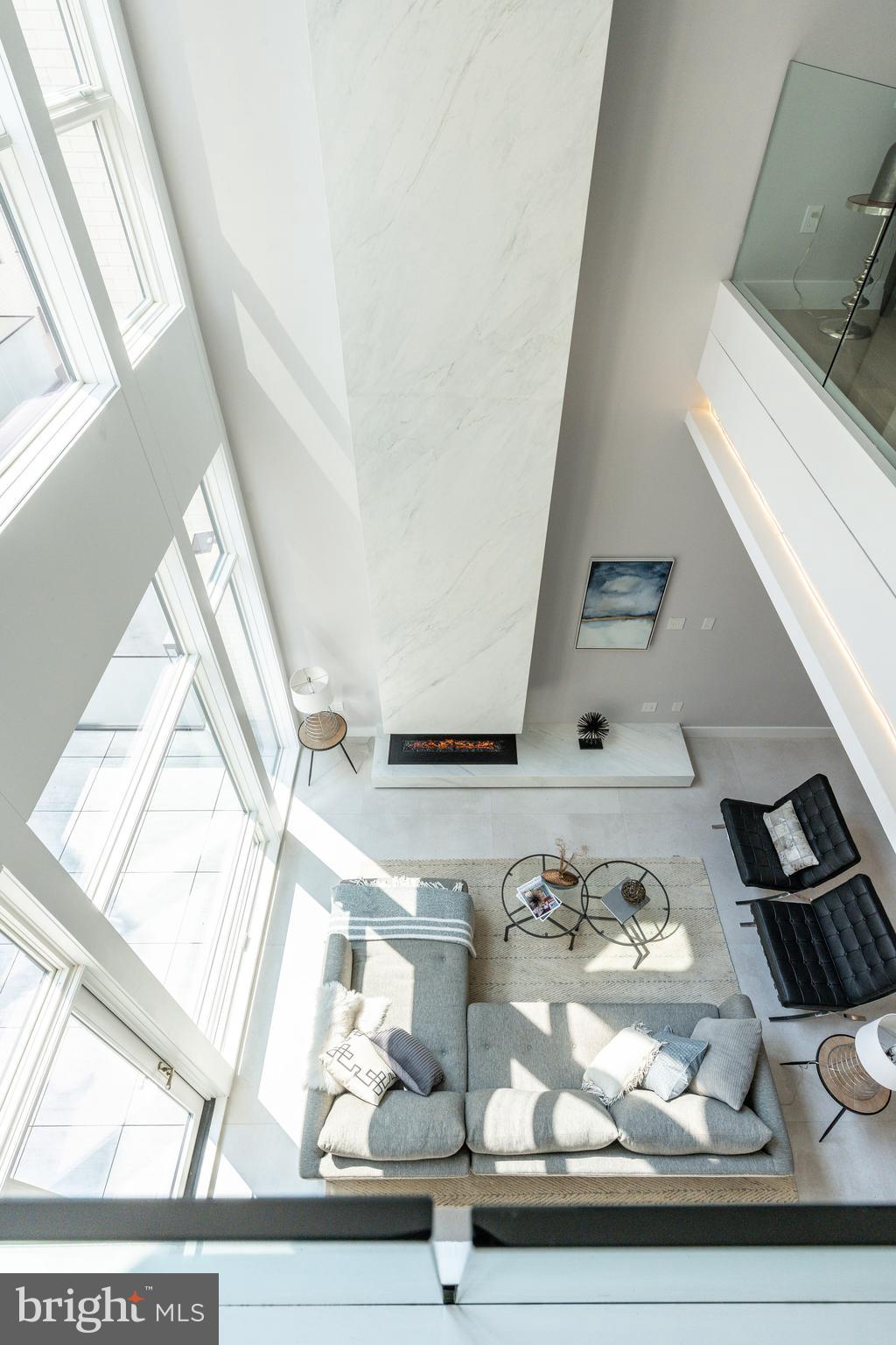 LOGAN SQUARE - Residential