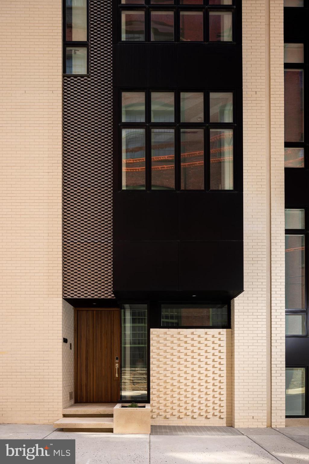 LOGAN SQUARE - Residential