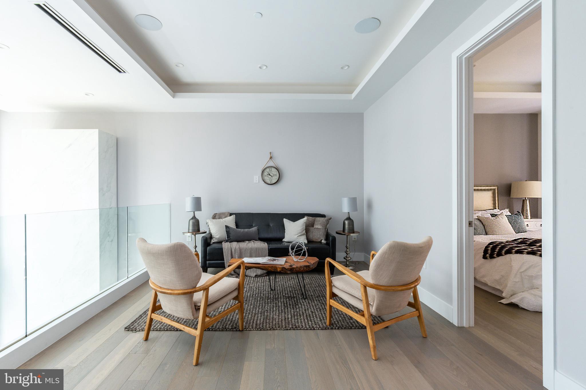 LOGAN SQUARE - Residential