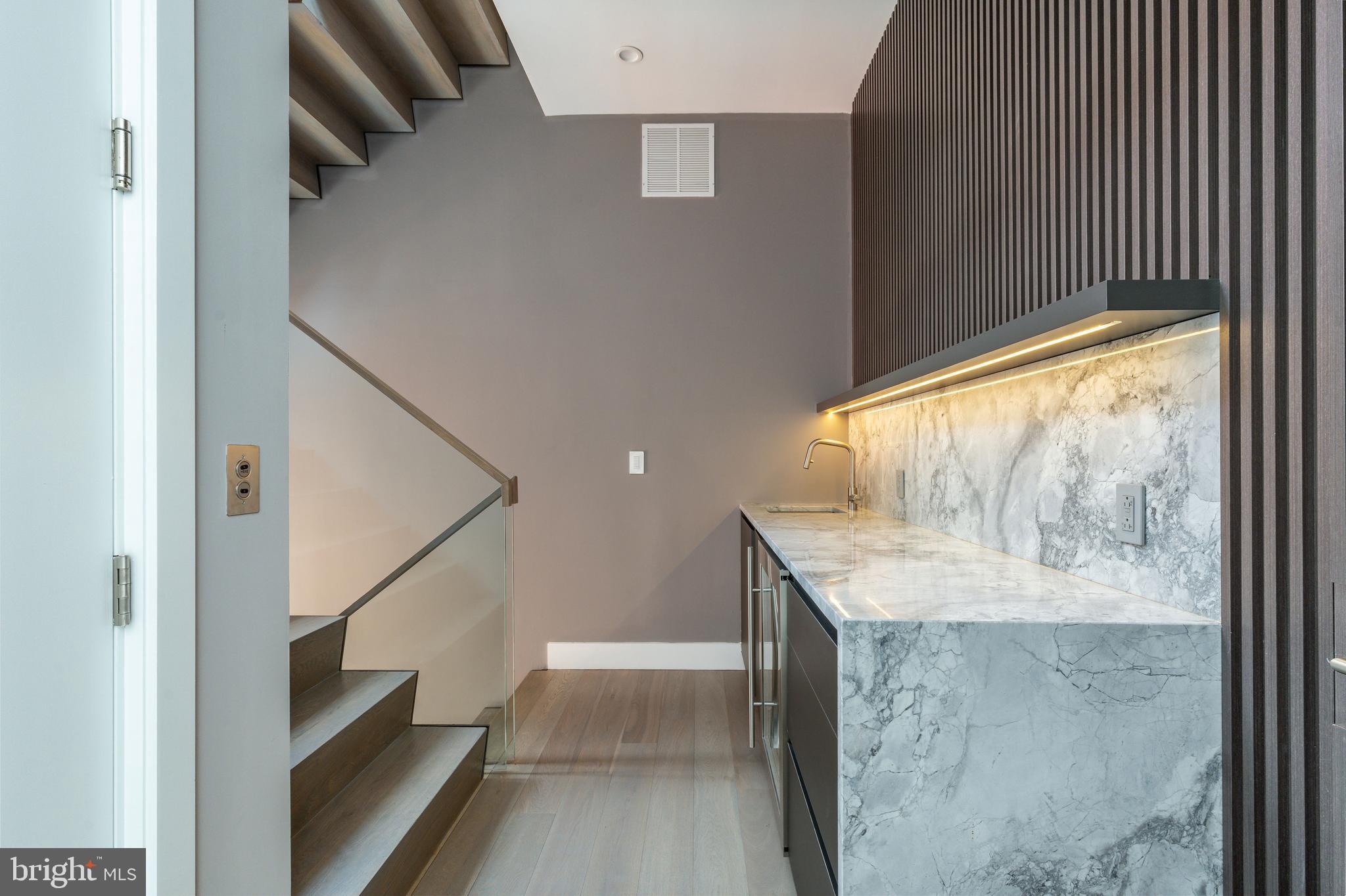 LOGAN SQUARE - Residential