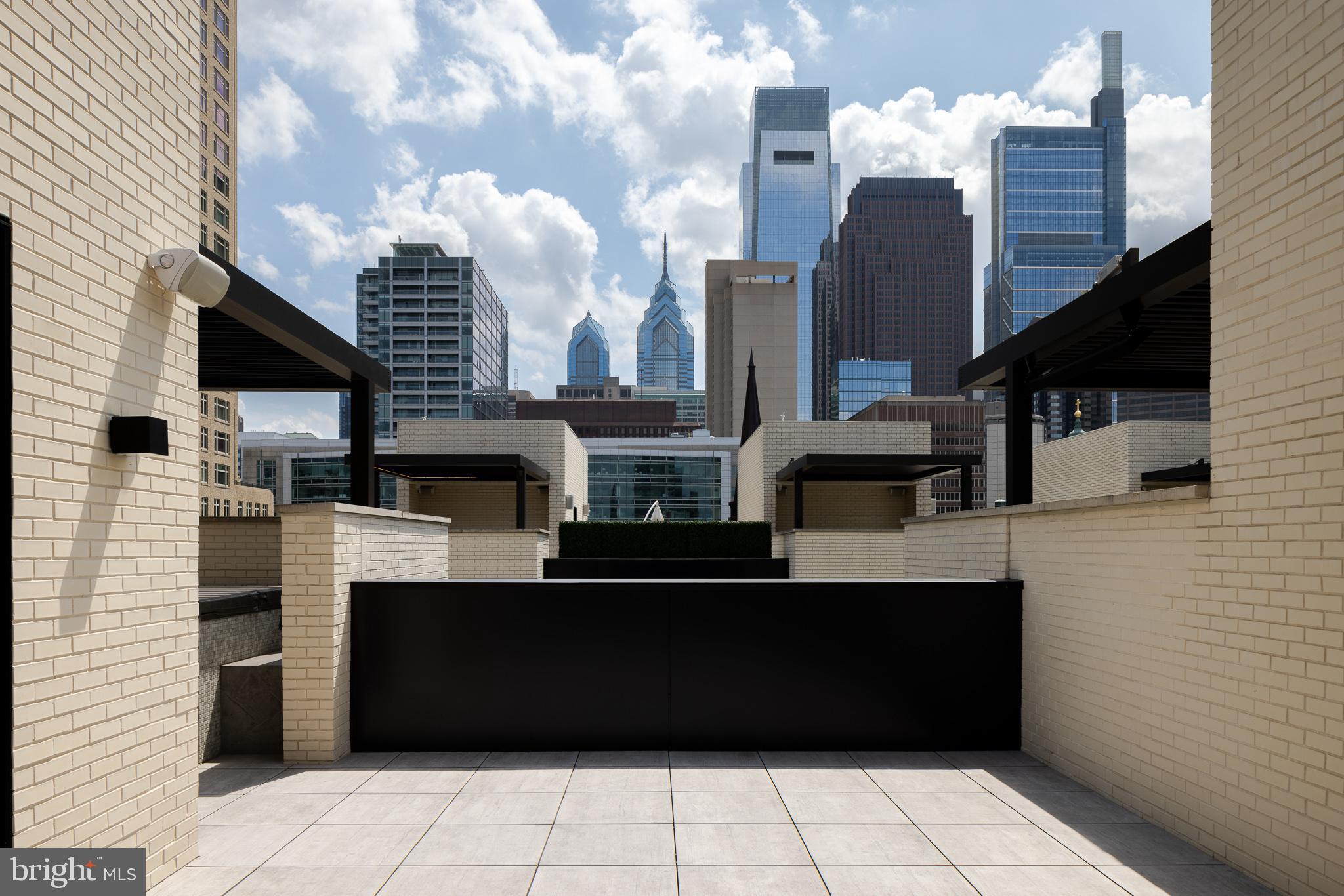 LOGAN SQUARE - Residential