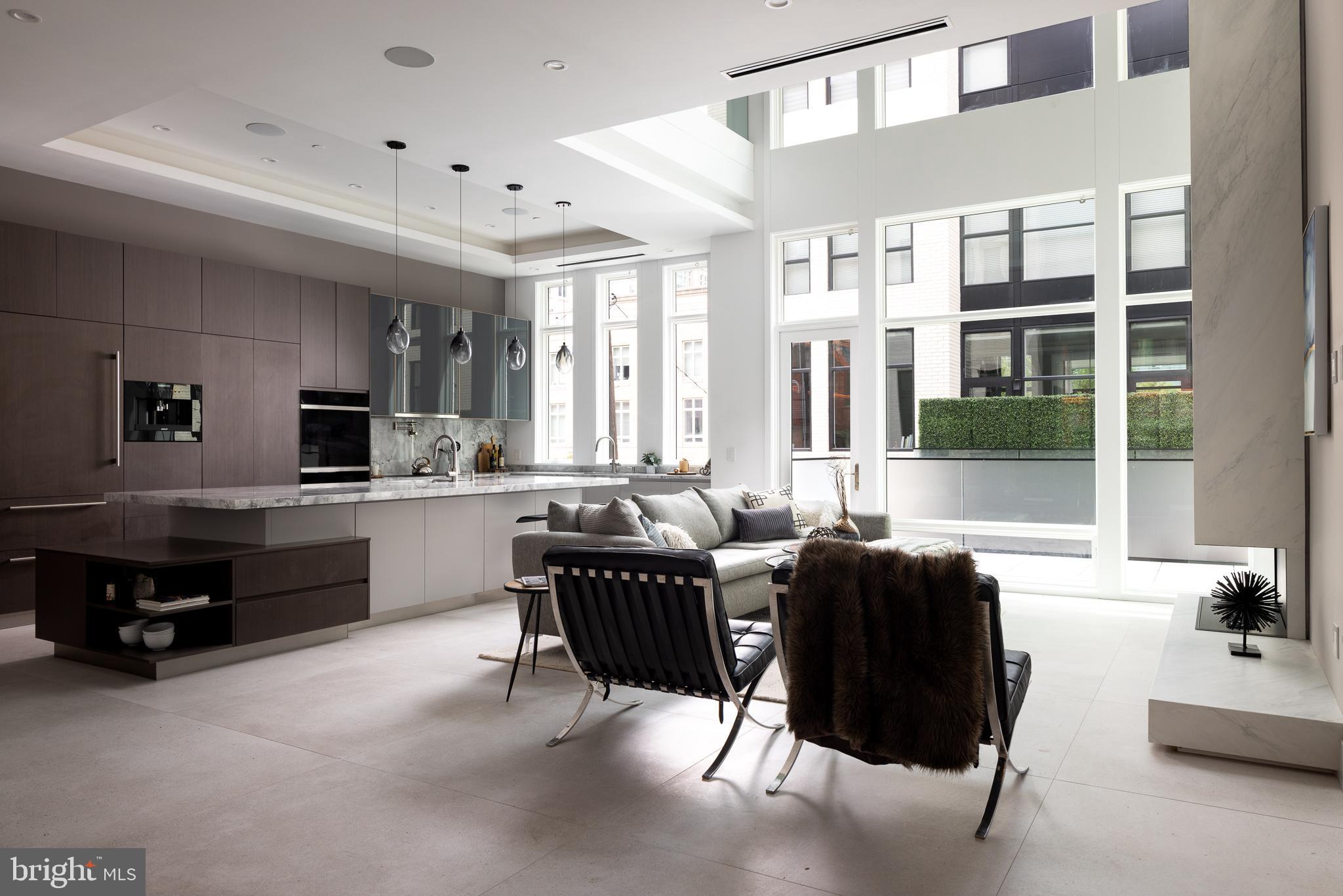 LOGAN SQUARE - Residential