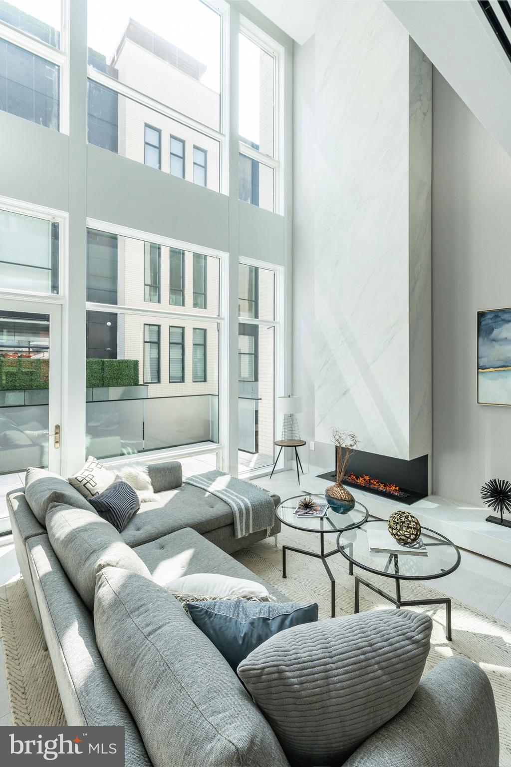 LOGAN SQUARE - Residential