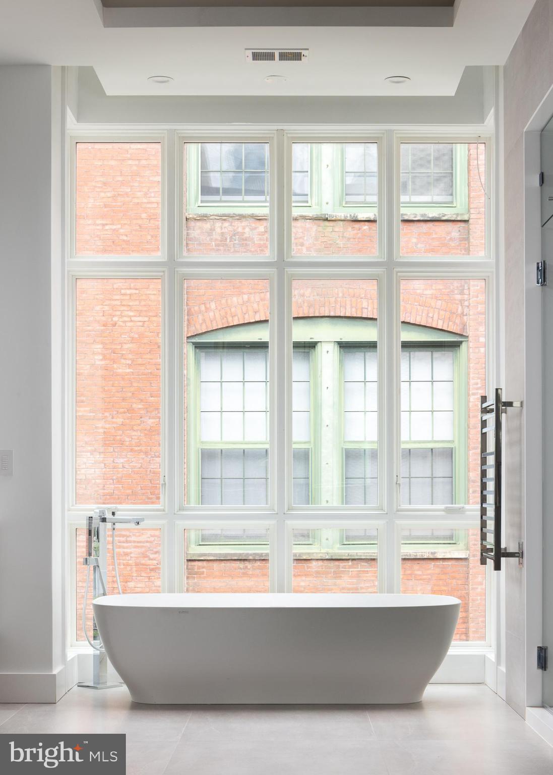 LOGAN SQUARE - Residential