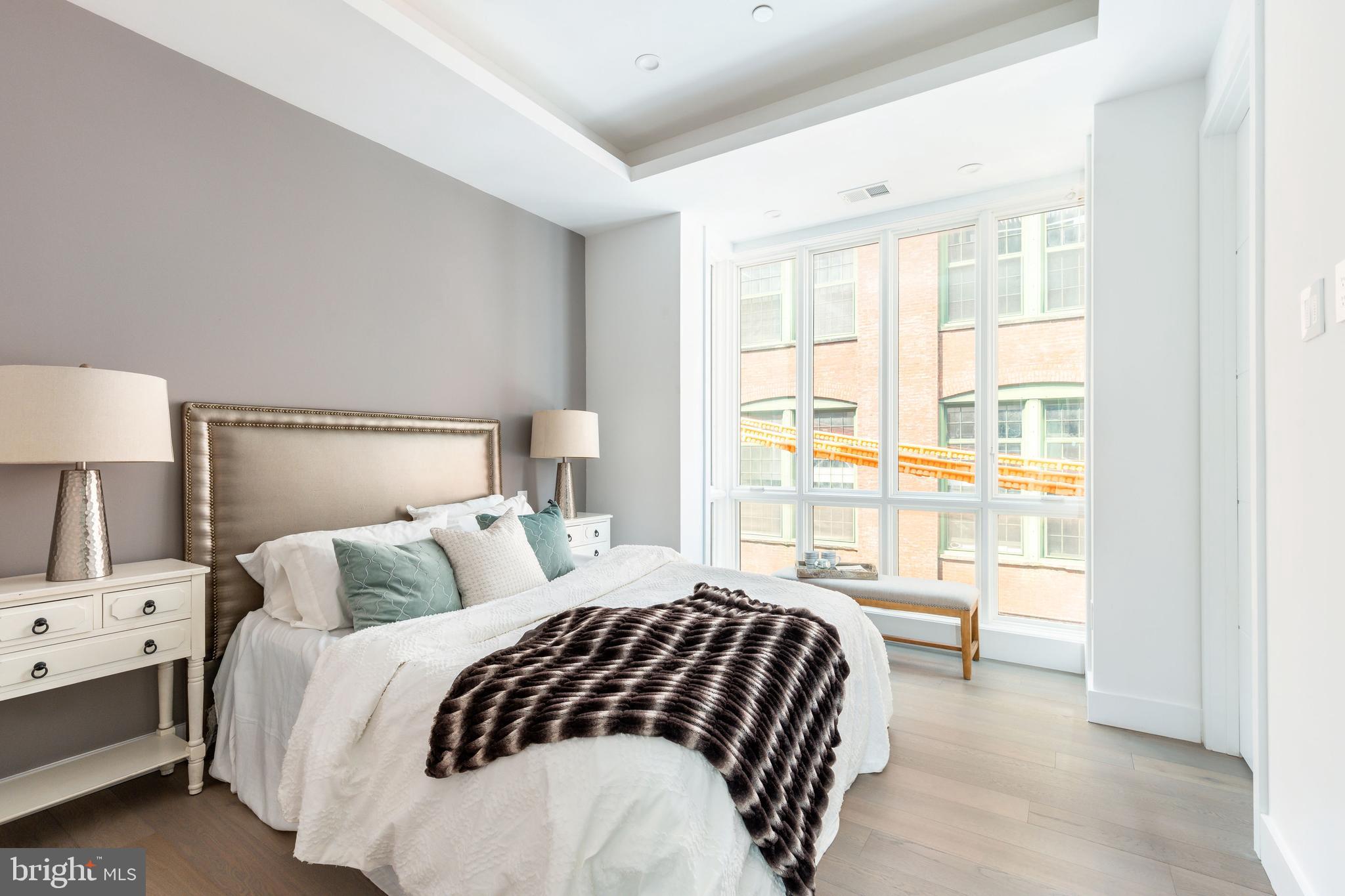 LOGAN SQUARE - Residential