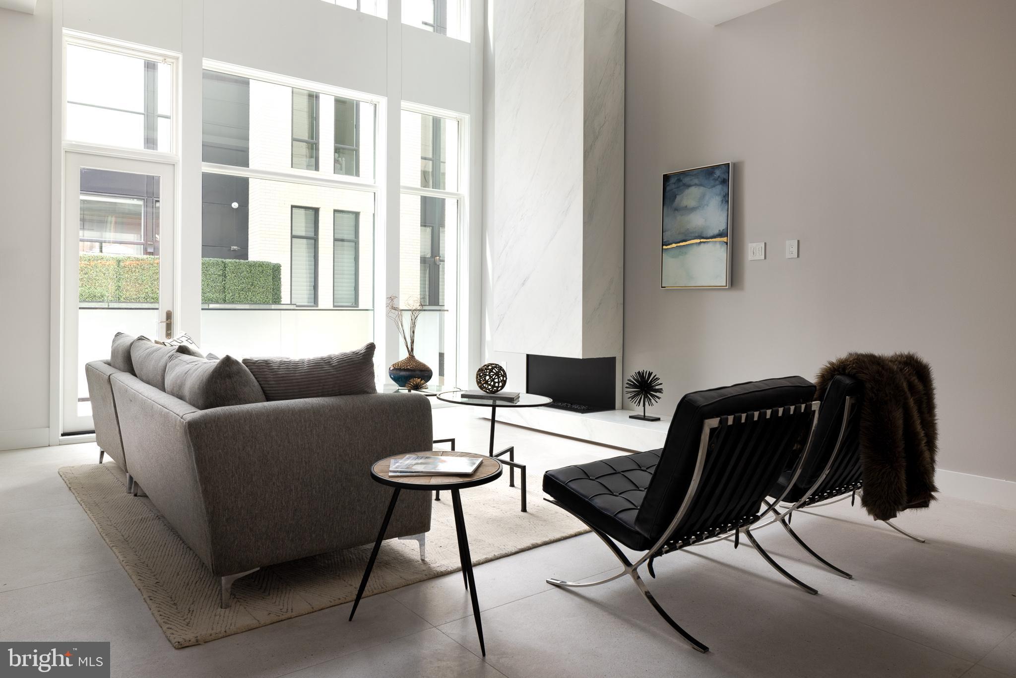 LOGAN SQUARE - Residential