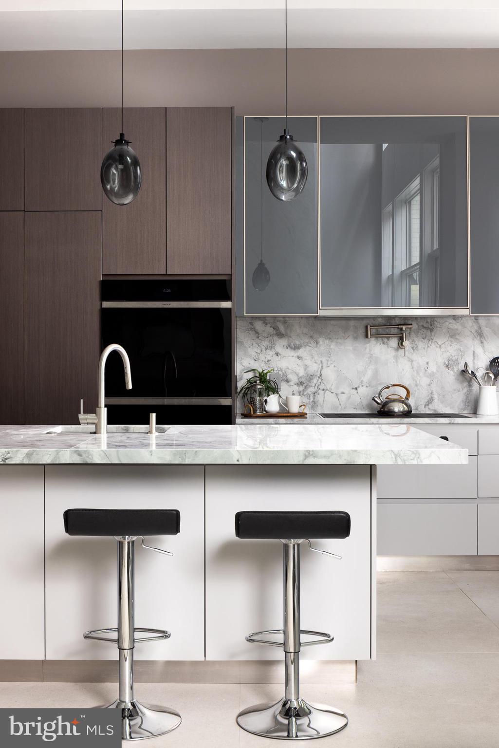 LOGAN SQUARE - Residential