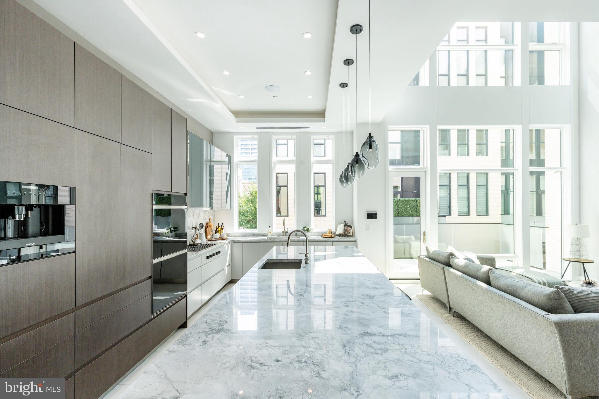 LOGAN SQUARE - Residential