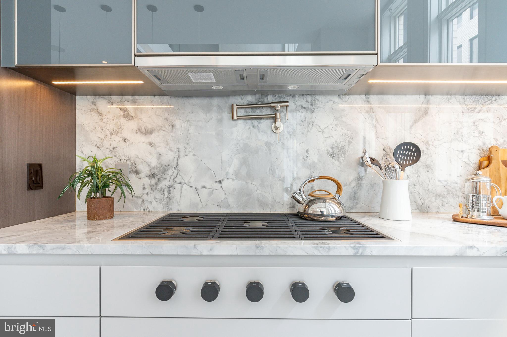 LOGAN SQUARE - Residential