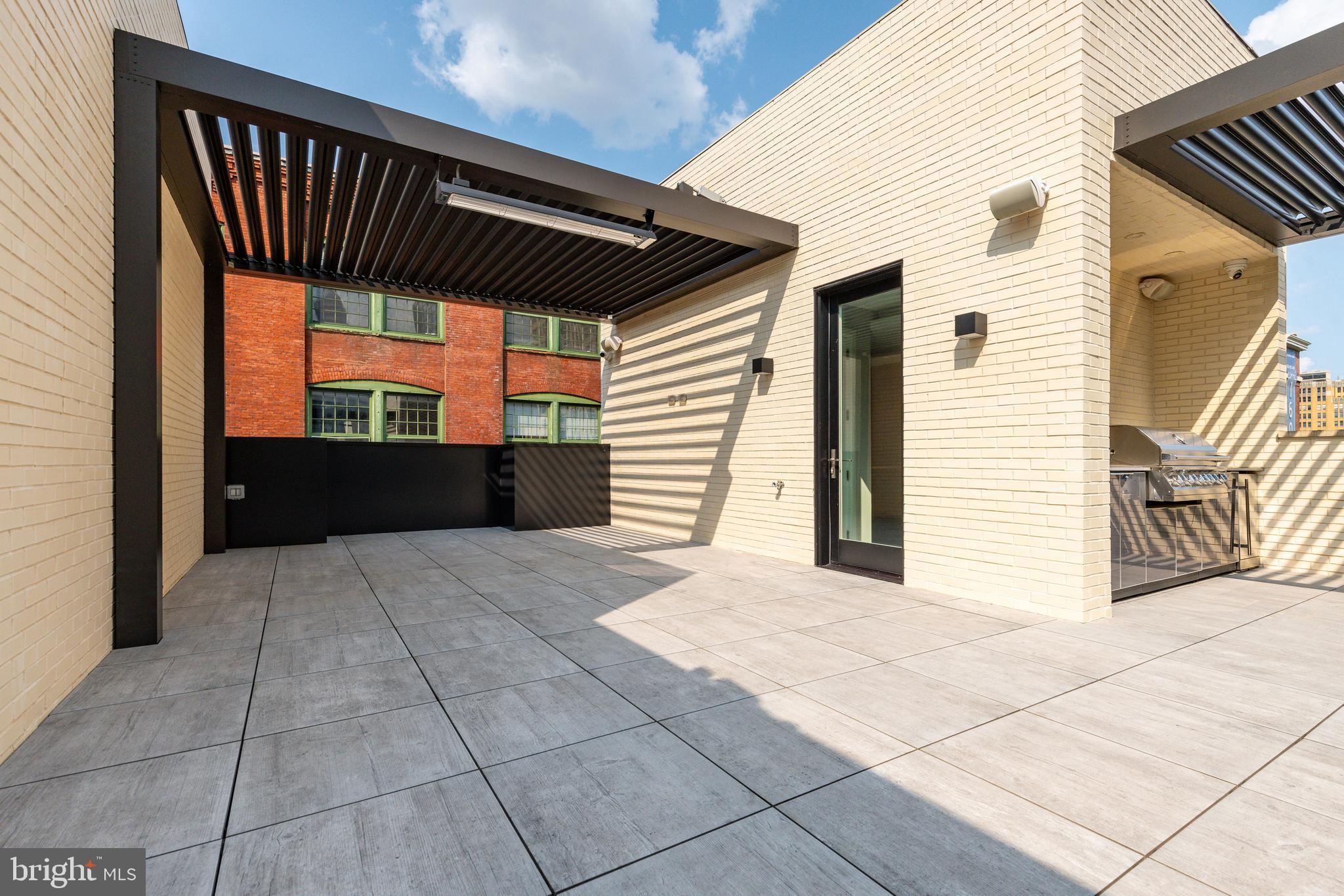 LOGAN SQUARE - Residential