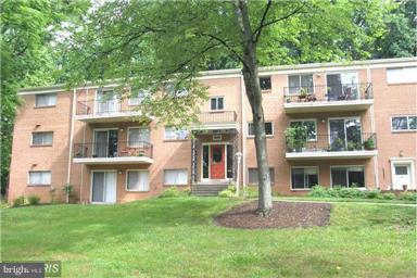 SPACIOUS, SUNNY 2 BEDROOM. TOP FLOOR. BALCONY. MODEL CONDITION WITH RENOVATED KITCHEN AND BATHROOM. RENT INCLUDES UTILITIES (HEAT,AC,ELEC.,GAS, W/S), PARKING AND AMENITIES. WALK TO GROSVENOR  METRO OR MARC STATION IN GARRETT PARK. EASY ACCESS TO BELTWAY AND I-270. NEAR NIH@ WALTER REED BETHESDA MEDICAL. GREAT LOCATION, COMMUNITY & CONDO!