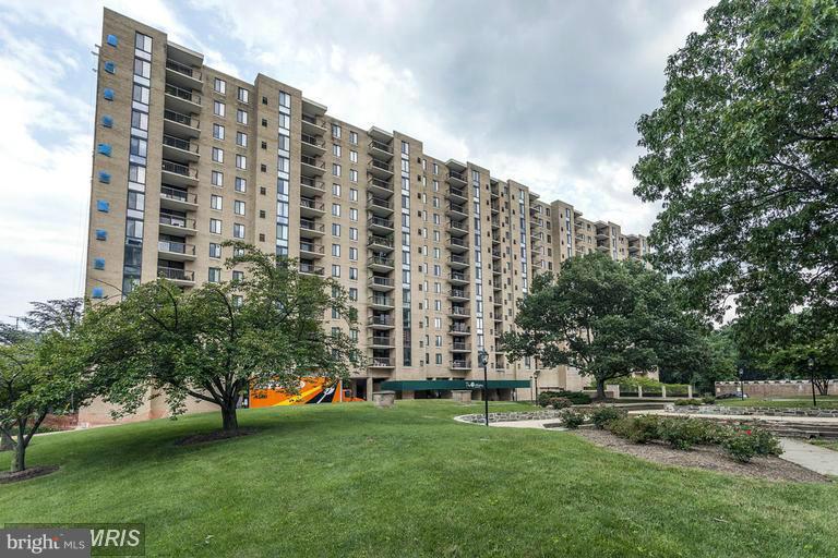 1/2 OFF FIRST MONTH'S RENT! Completely renovated unit in secure, luxury building with great amenities and 2 GARAGE SPACES ideally situated minutes from I-395, numerous Metrobus lines, and steps away from running/ bike trails. Less than a mile to Shirlington.