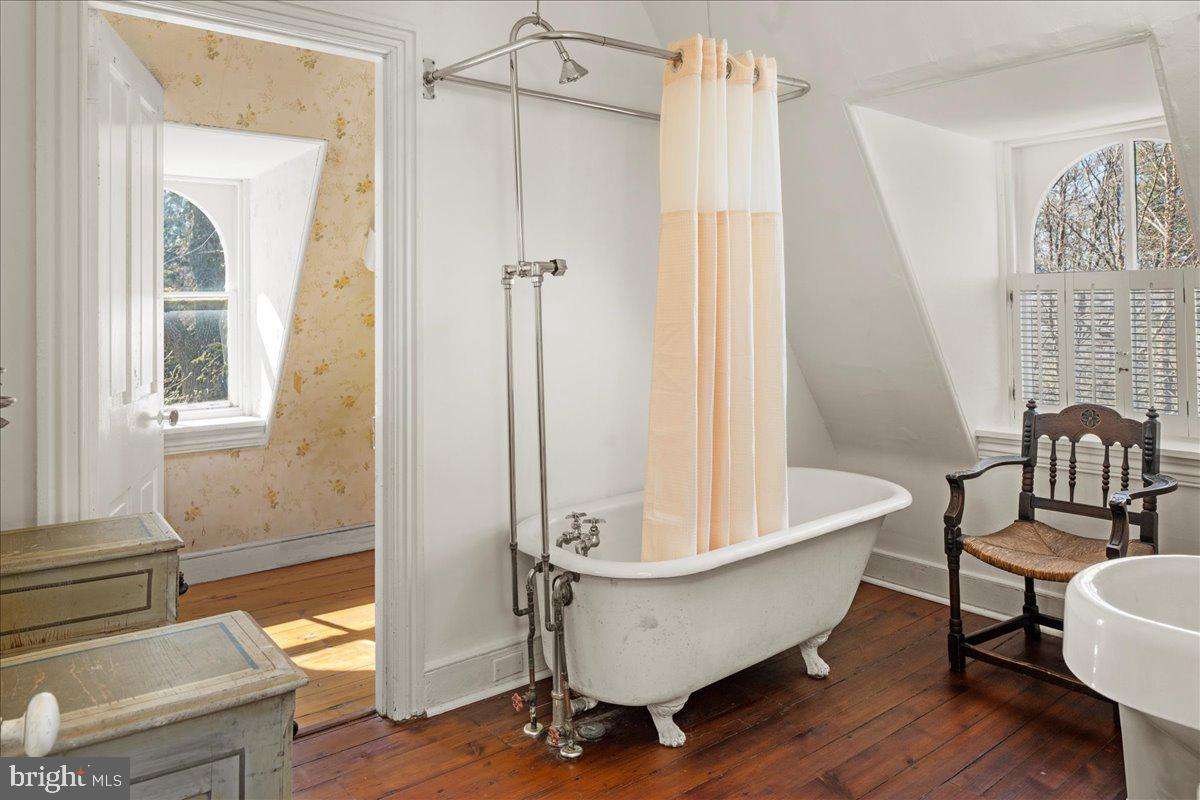 CHESTNUT HILL - Residential