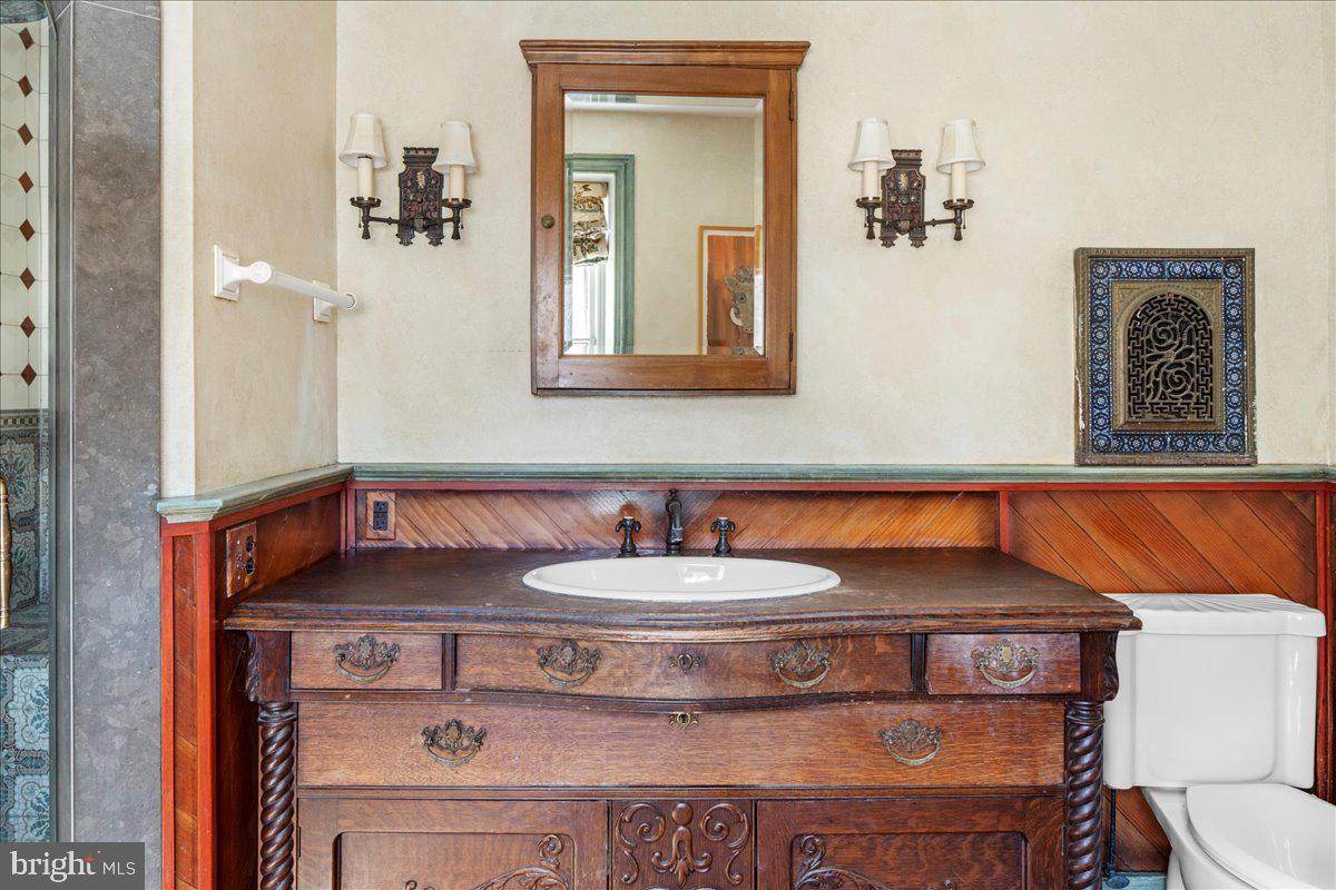 CHESTNUT HILL - Residential