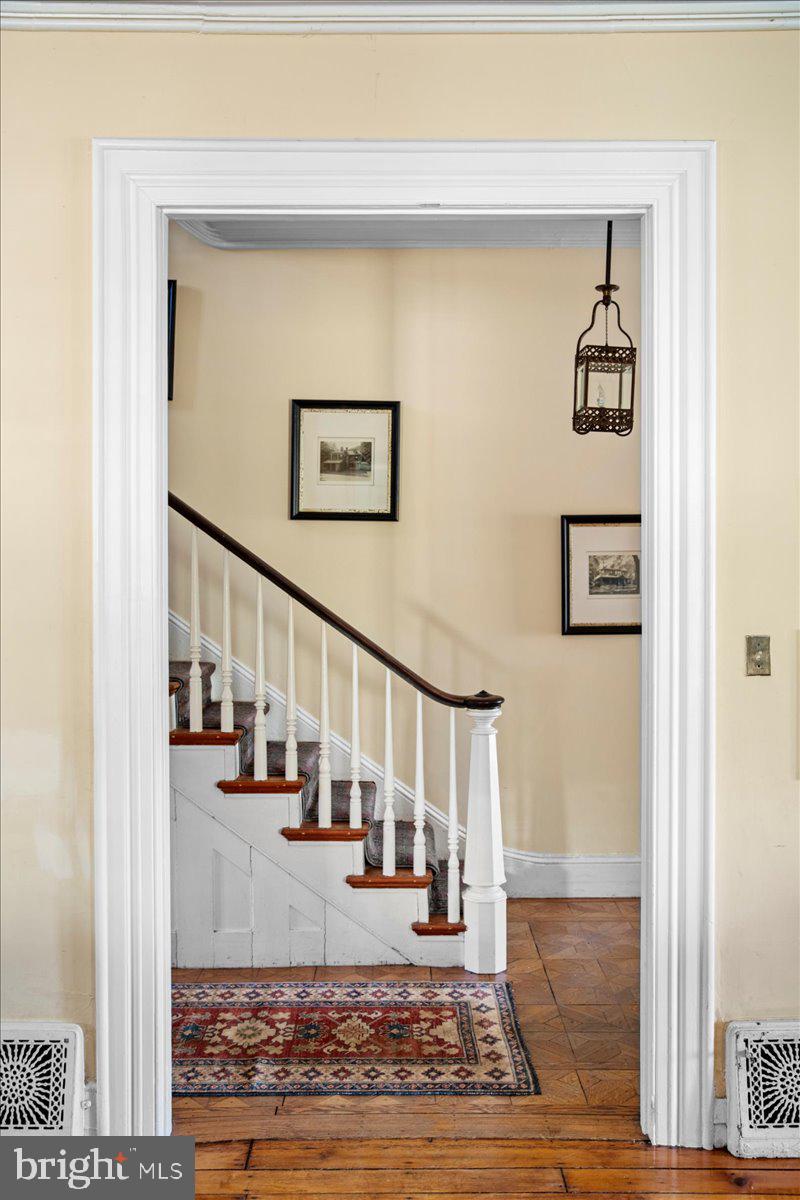 CHESTNUT HILL - Residential