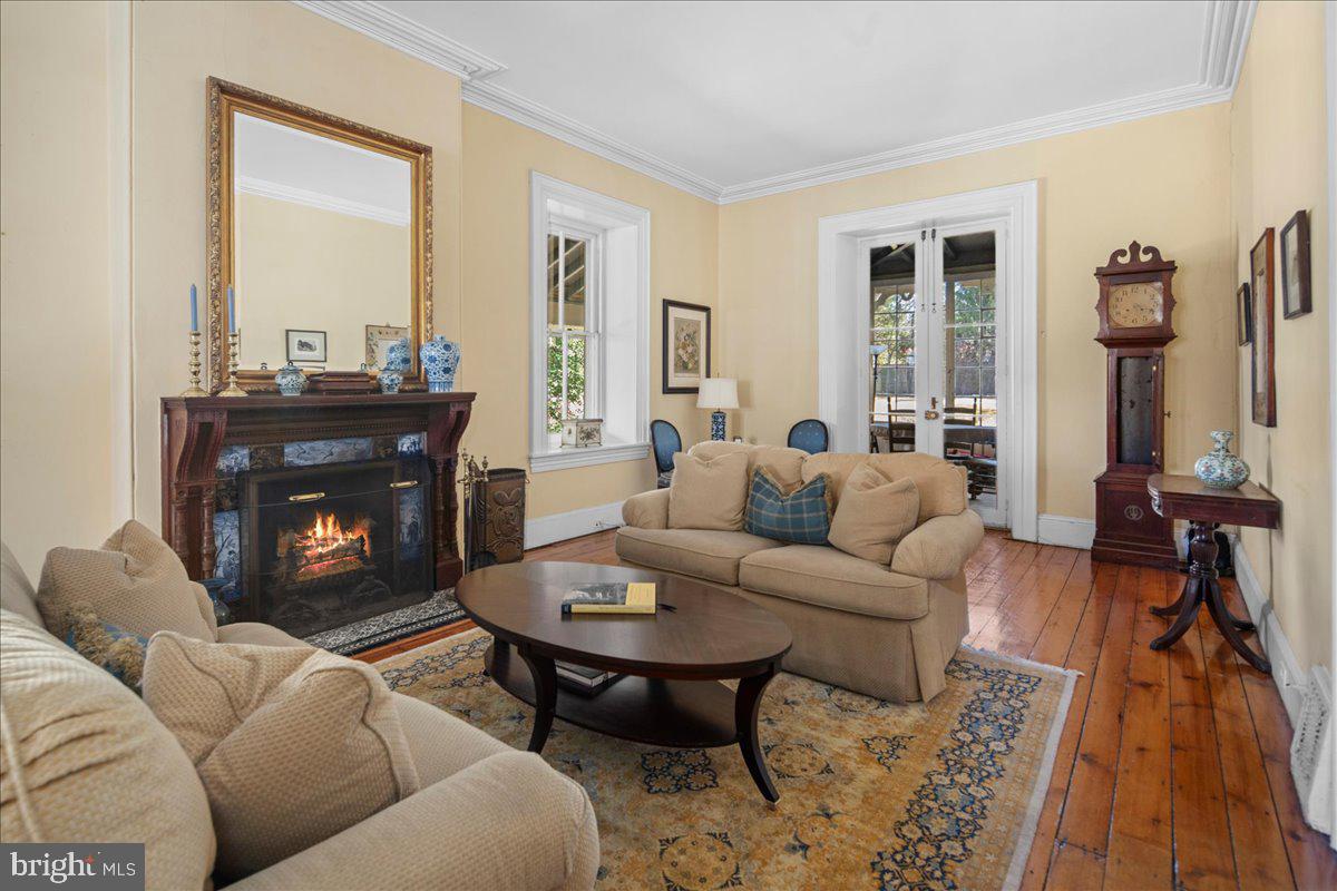 CHESTNUT HILL - Residential