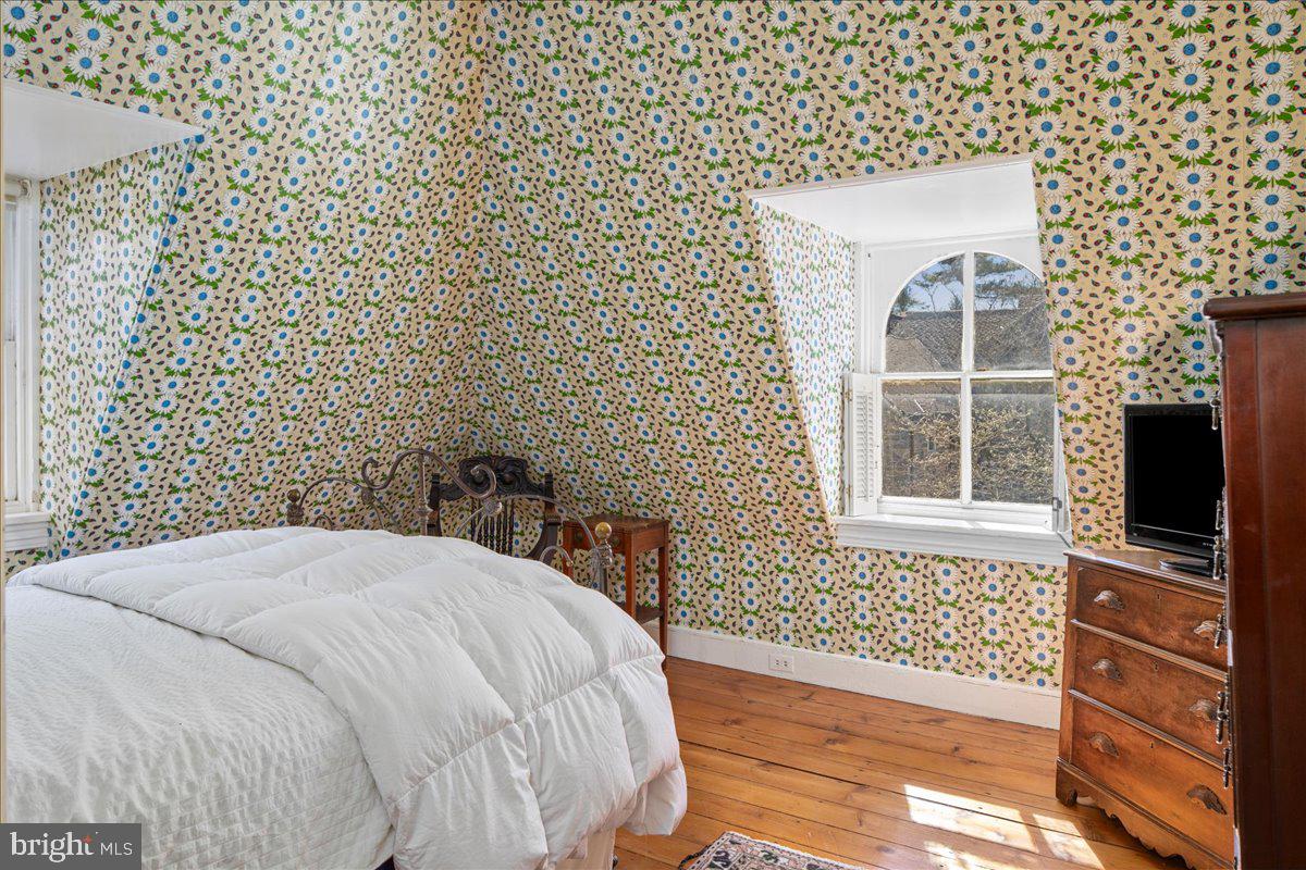 CHESTNUT HILL - Residential