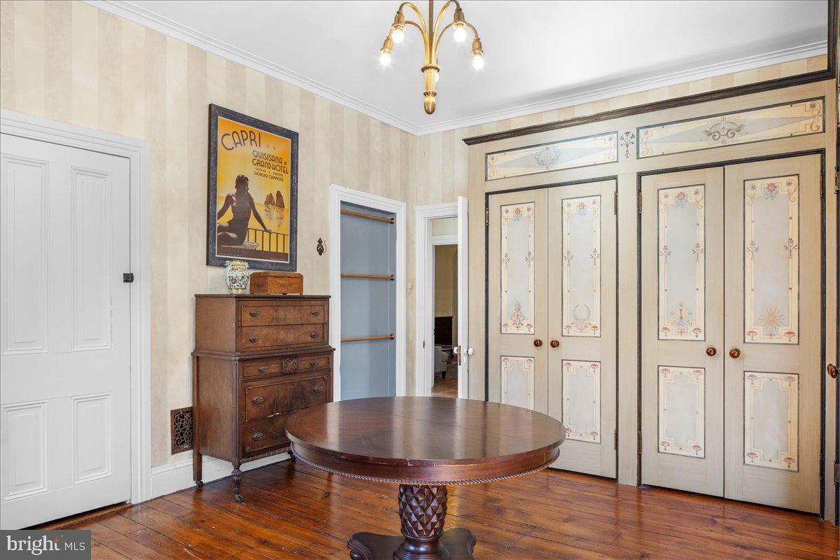 CHESTNUT HILL - Residential