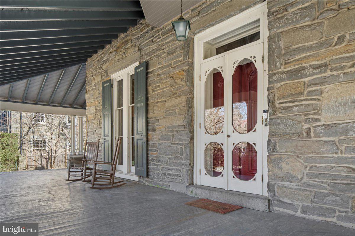 CHESTNUT HILL - Residential