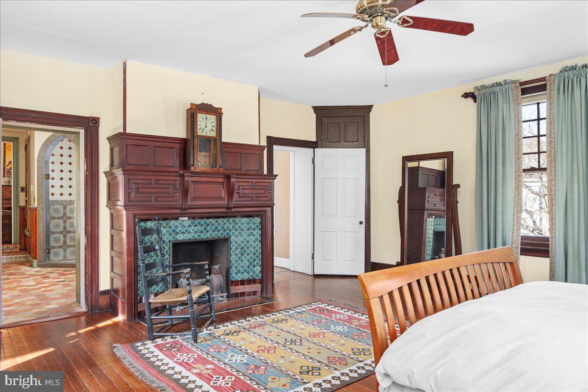 CHESTNUT HILL - Residential