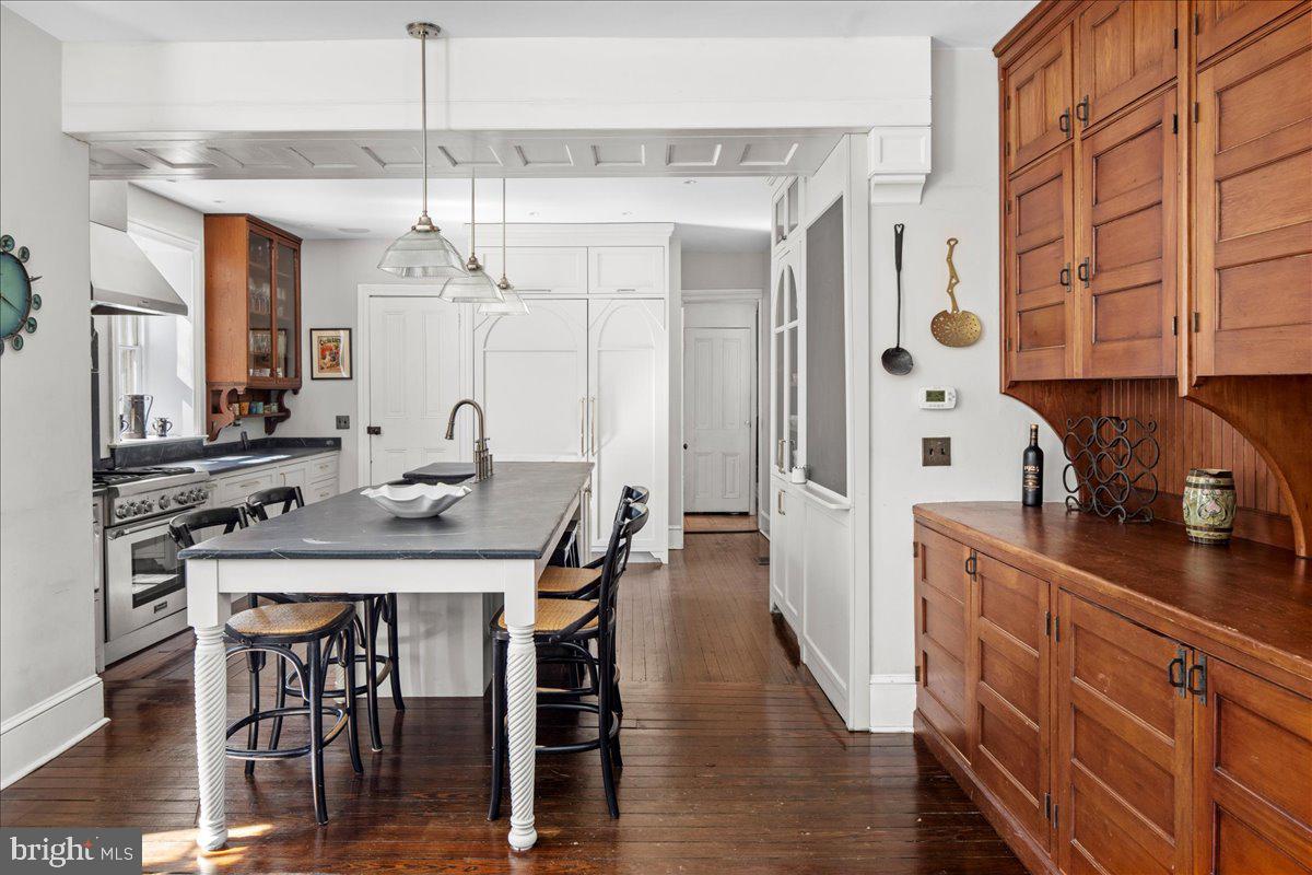 CHESTNUT HILL - Residential